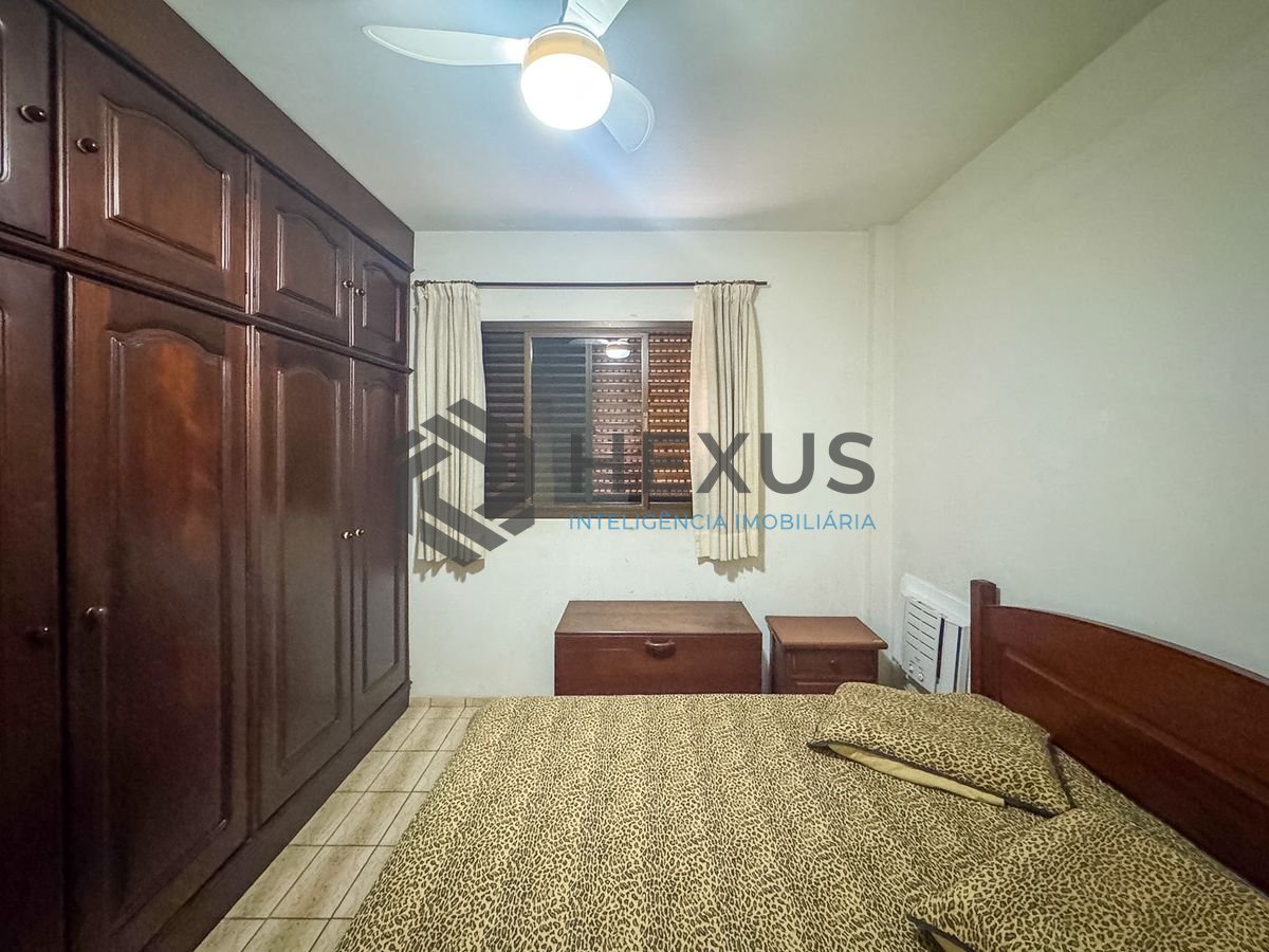 Foto 9 de Apartamento com varanda a 300m da praia no Tombo, Guarujá