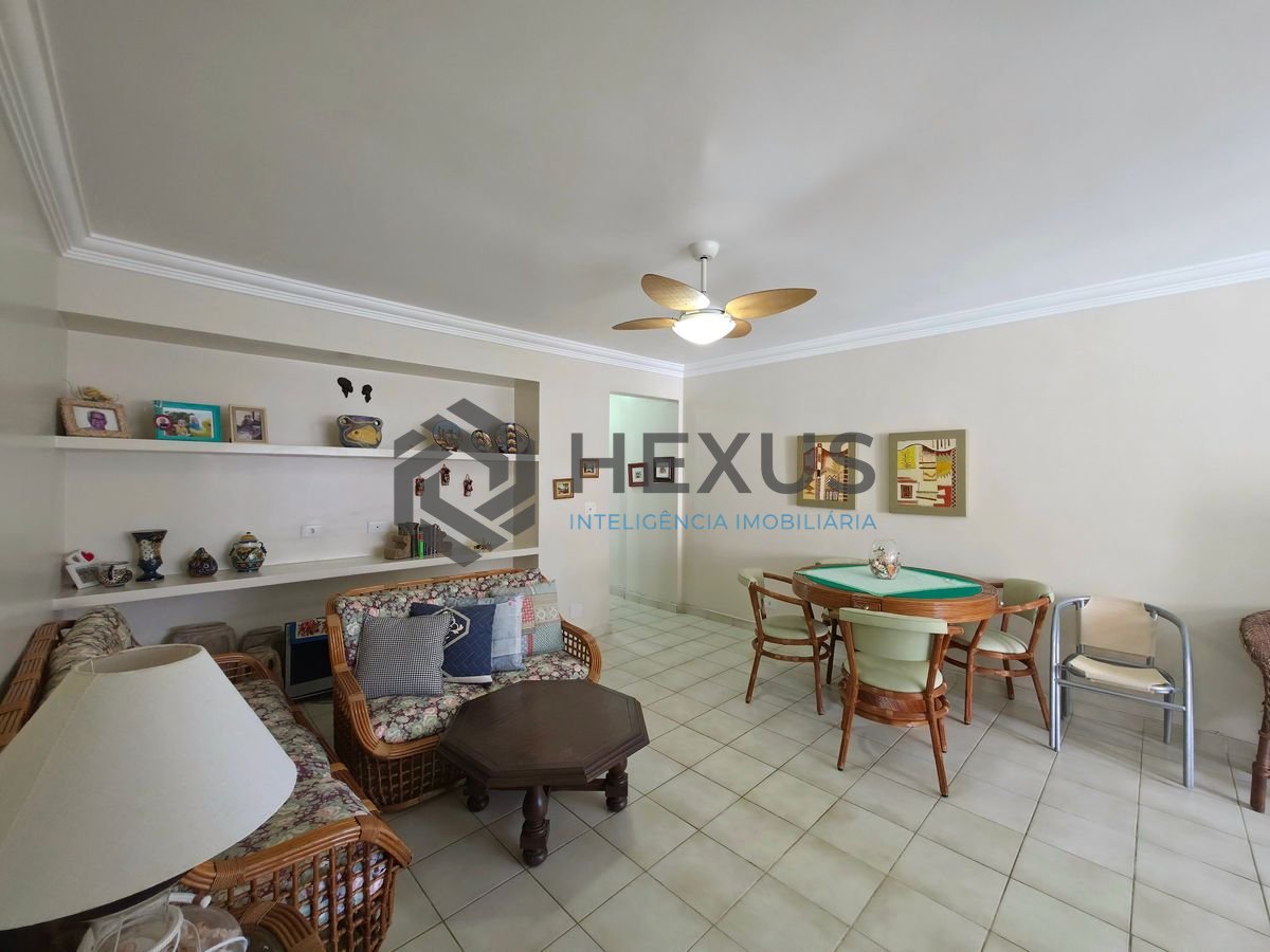 Foto 5 de Apartamento reformado com varanda vista mar a 50m da praia nas Pitangueiras, Guarujá