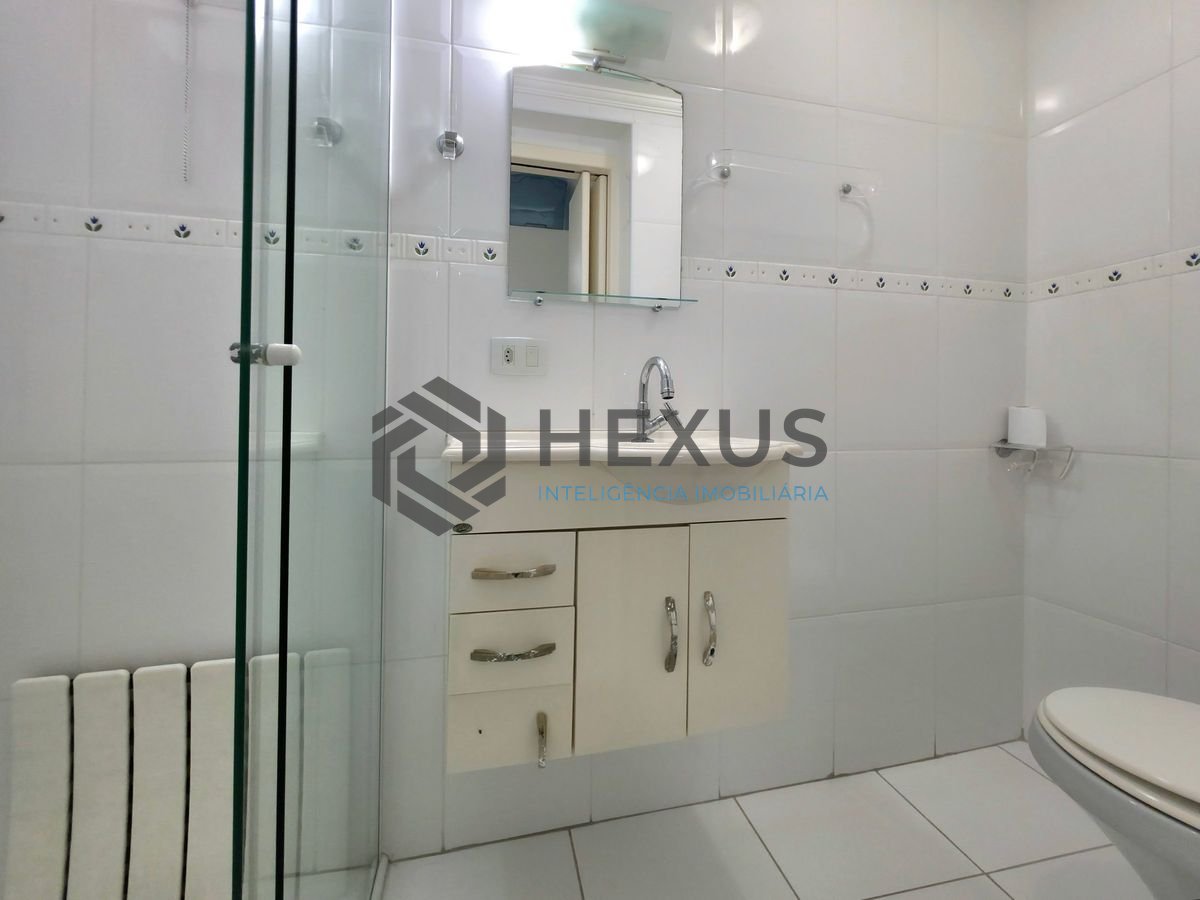 Foto 29 de Apartamento reformado com varanda vista mar a 50m da praia nas Pitangueiras, Guarujá