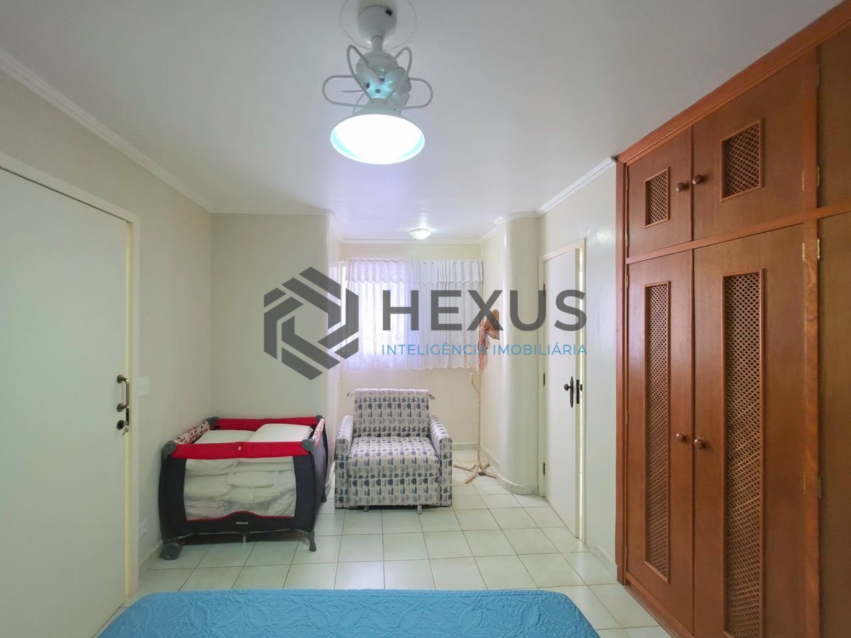Foto 20 de Apartamento reformado com varanda vista mar a 50m da praia nas Pitangueiras, Guarujá