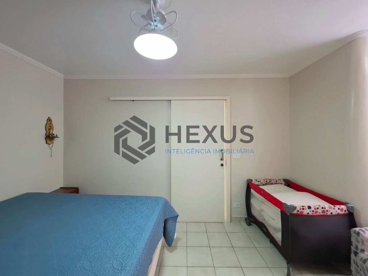 Foto 19 de Apartamento reformado com varanda vista mar a 50m da praia nas Pitangueiras, Guarujá