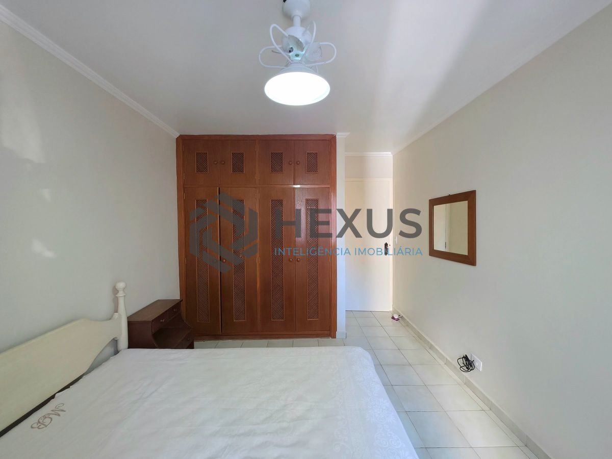 Foto 14 de Apartamento reformado com varanda vista mar a 50m da praia nas Pitangueiras, Guarujá