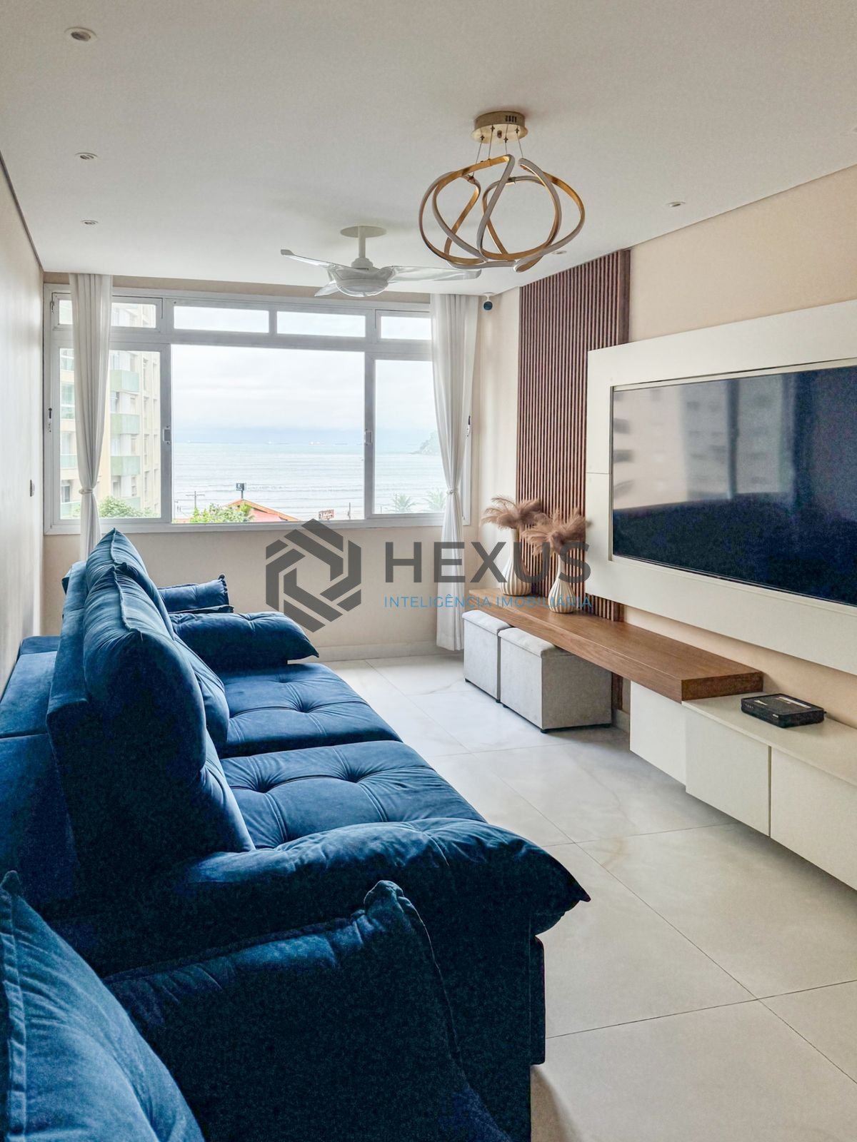 Foto 2 de Apartamento beira mar com vista mar nas Pitangueiras, Guarujá