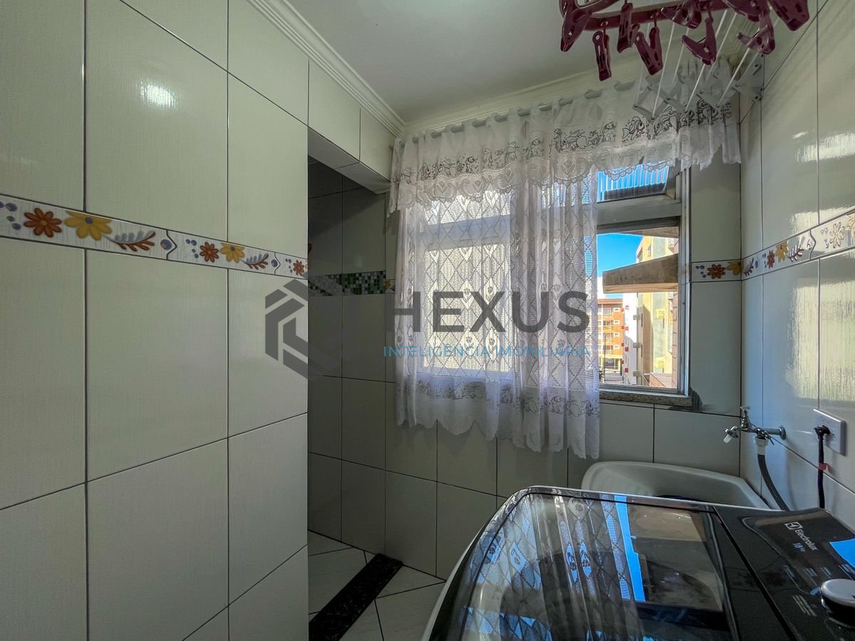 Foto 23 de Apartamento com varanda na região da Brunella na Enseada, Guarujá