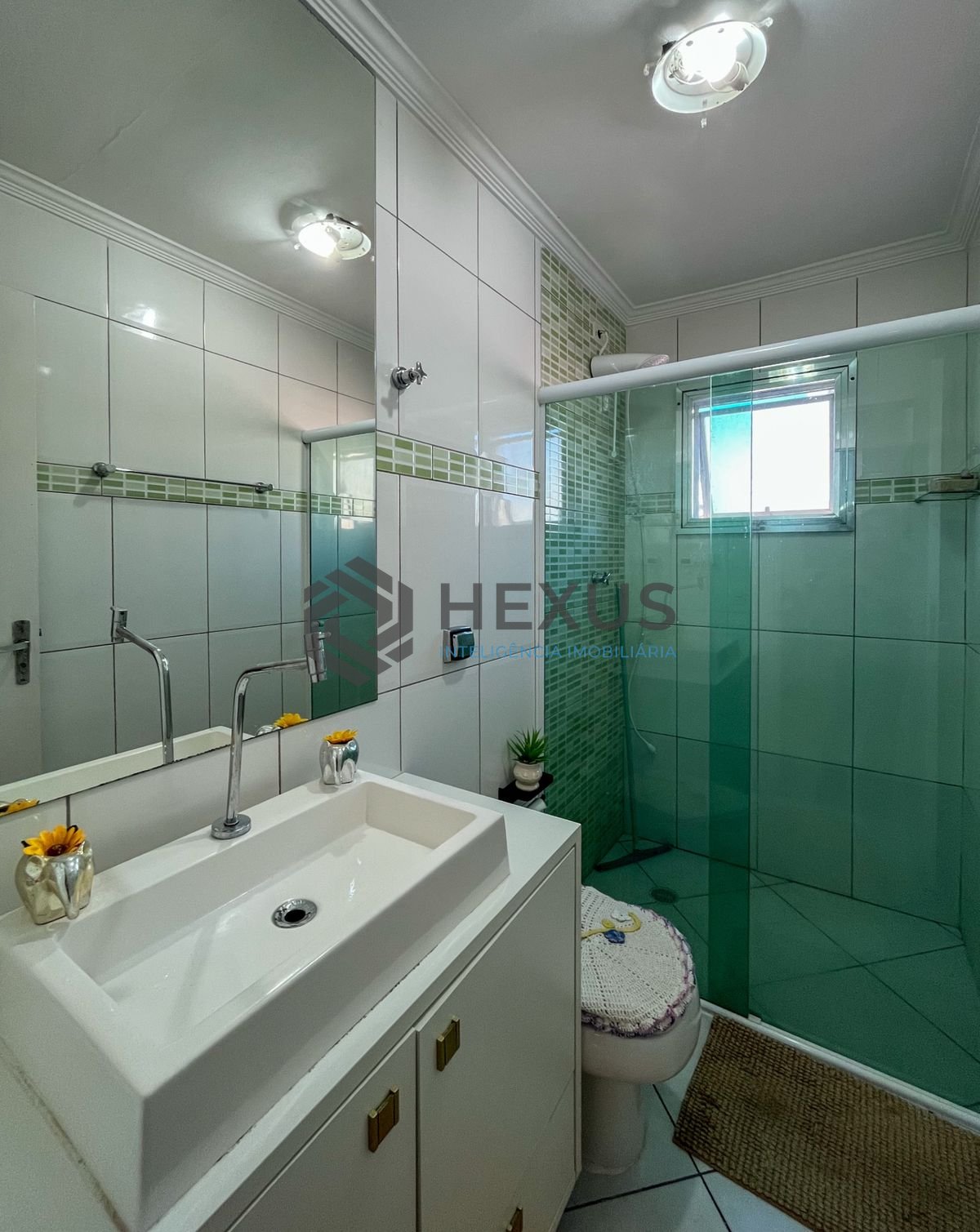 Foto 18 de Apartamento com varanda na região da Brunella na Enseada, Guarujá