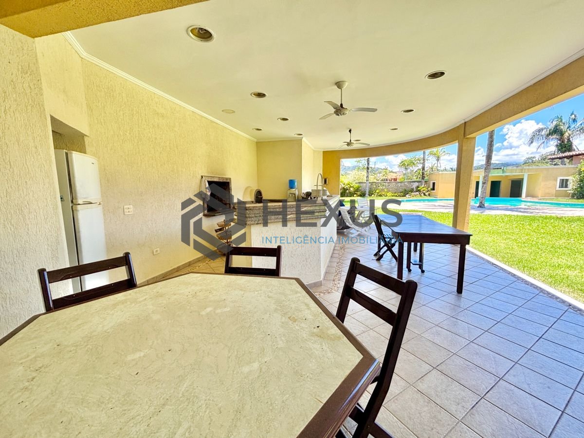 Foto 7 de Casa reformada com piscina e área gourmet no Jardim Acapulco, Guarujá