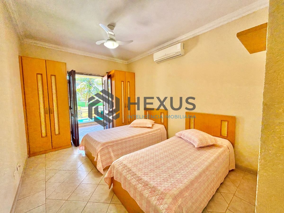 Foto 20 de Casa reformada com piscina e área gourmet no Jardim Acapulco, Guarujá