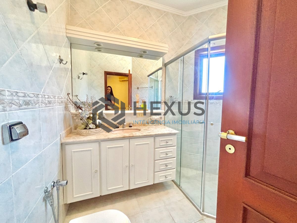 Foto 17 de Casa reformada com piscina e área gourmet no Jardim Acapulco, Guarujá
