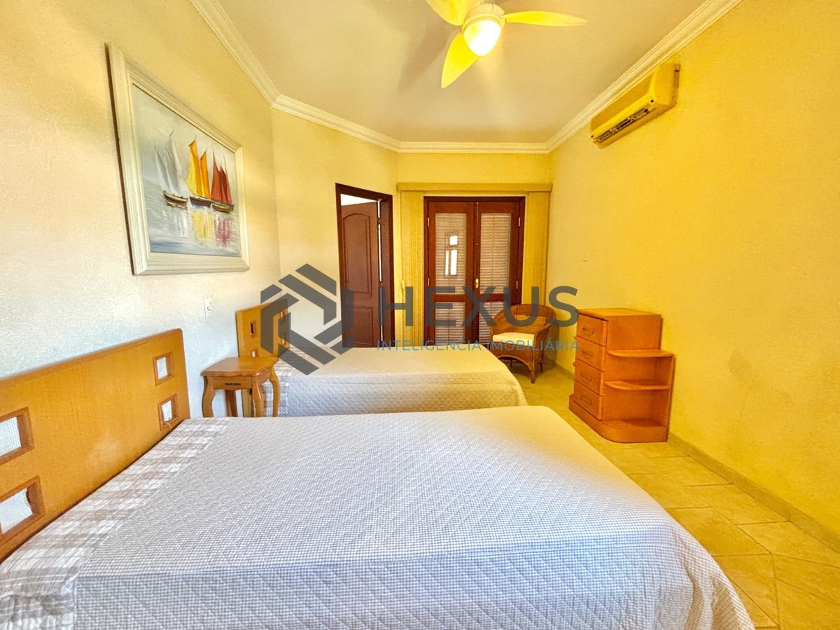 Foto 19 de Casa reformada com piscina e área gourmet no Jardim Acapulco, Guarujá