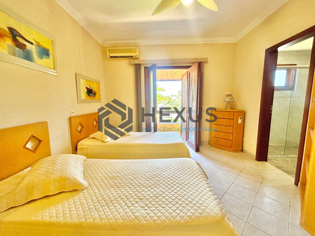 Foto 16 de Casa reformada com piscina e área gourmet no Jardim Acapulco, Guarujá