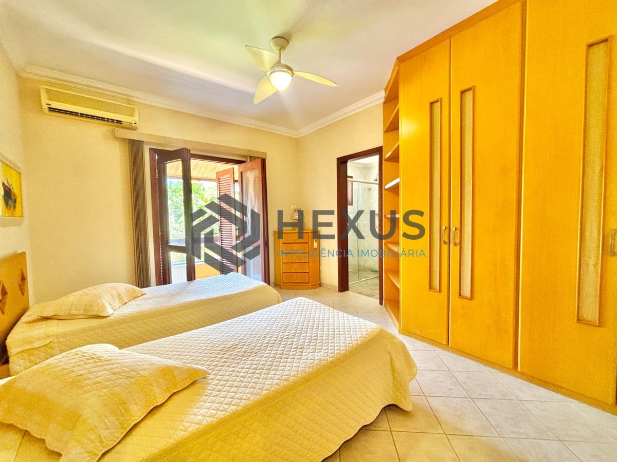 Foto 11 de Casa reformada com piscina e área gourmet no Jardim Acapulco, Guarujá