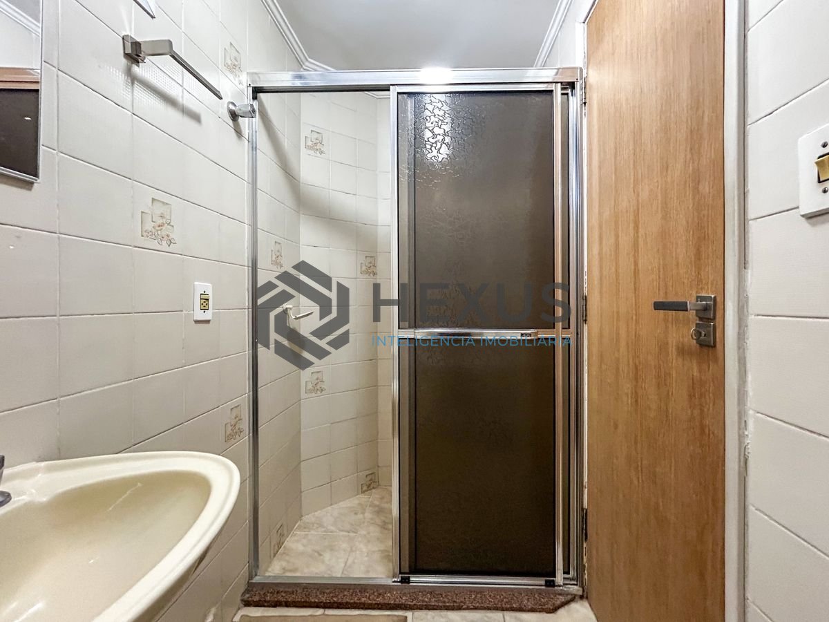 Foto 15 de Apartamento com varanda e lazer a 500m da praia na região do Jardim Las Palmas no Jardim Astúrias, Guarujá