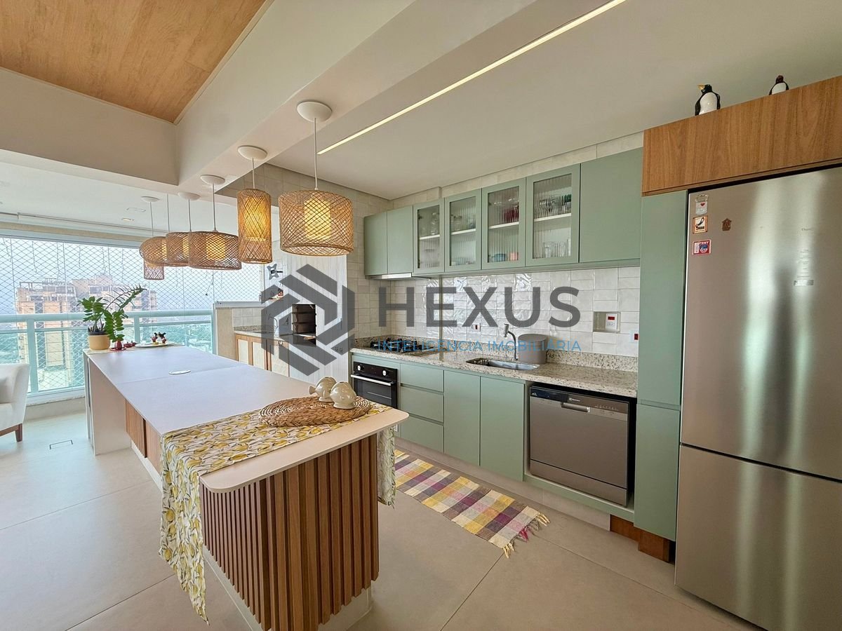 Foto 14 de Apartamento reformado com varanda gourmet vista mar e lazer a 250m da praia na Enseada, Guarujá
