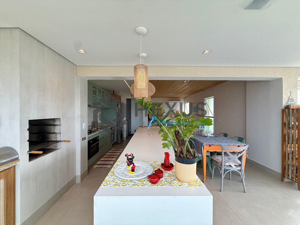 Foto 18 de Apartamento reformado com varanda gourmet vista mar e lazer a 250m da praia na Enseada, Guarujá