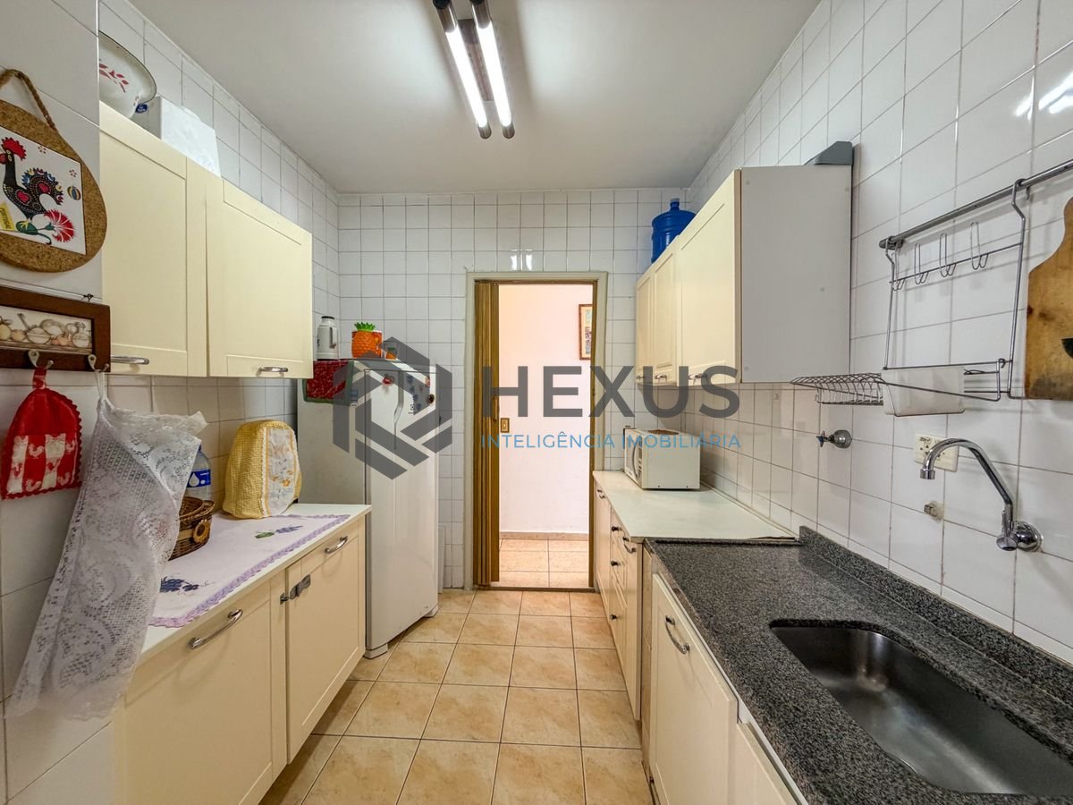Foto 12 de Apartamento a 500m da praia na região da Vila Júlia na Enseada, Guarujá