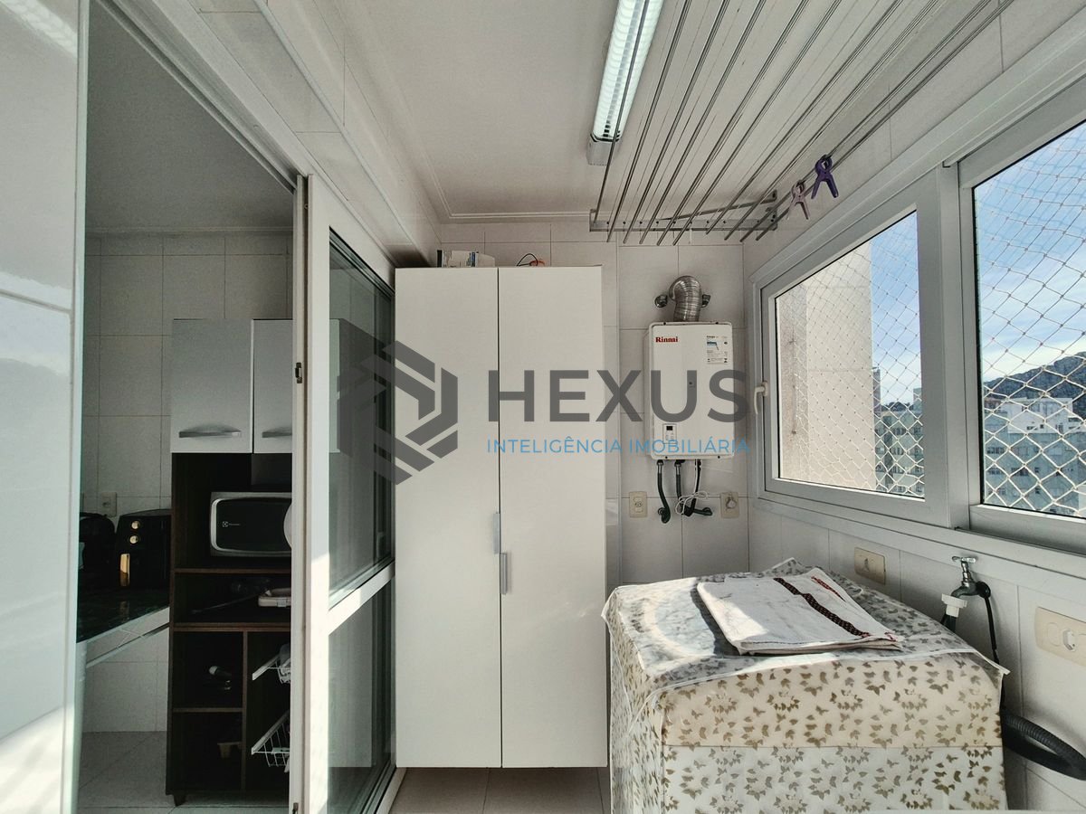 Foto 31 de Apartamento reformado com varanda gourmet vista mar e lazer na beira mar nas Pitangueiras, Guarujá