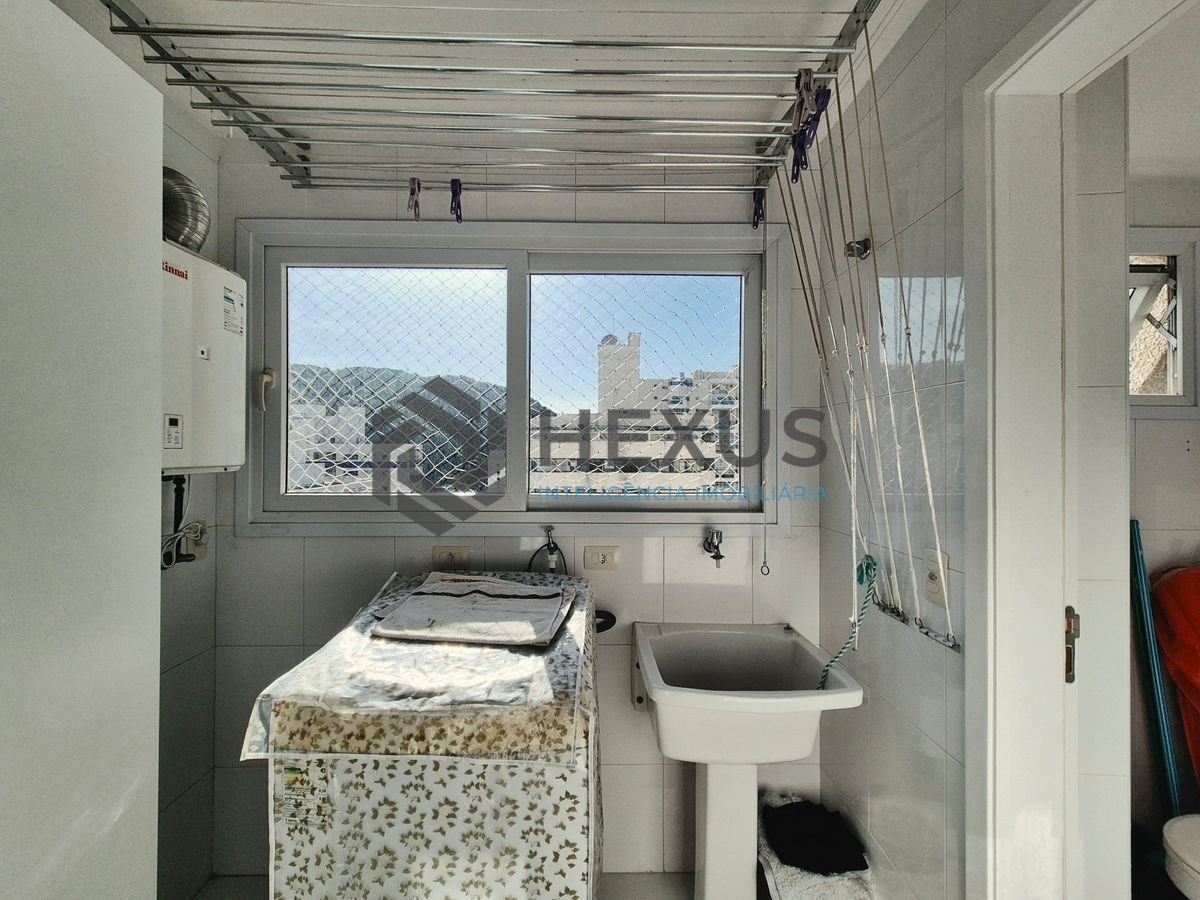 Foto 30 de Apartamento reformado com varanda gourmet vista mar e lazer na beira mar nas Pitangueiras, Guarujá
