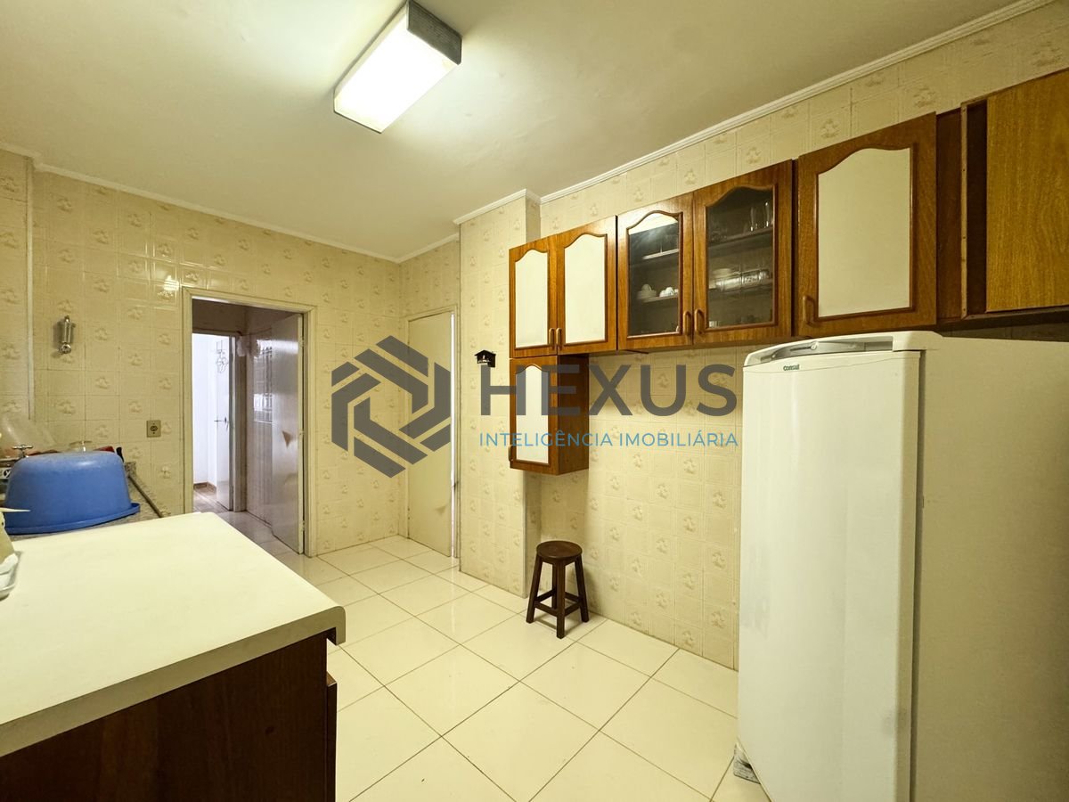 Foto 18 de Apartamento com varanda a 450m da praia na região do Jardim Las Palmas no Jardim Astúrias, Guarujá