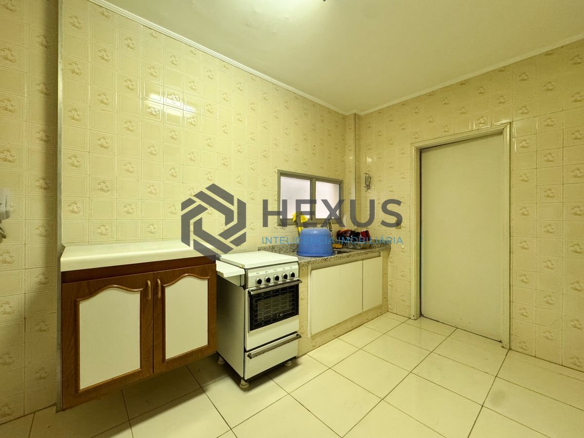 Foto 20 de Apartamento com varanda a 500m da praia na região do Jardim Las Palmas no Jardim Astúrias, Guarujá