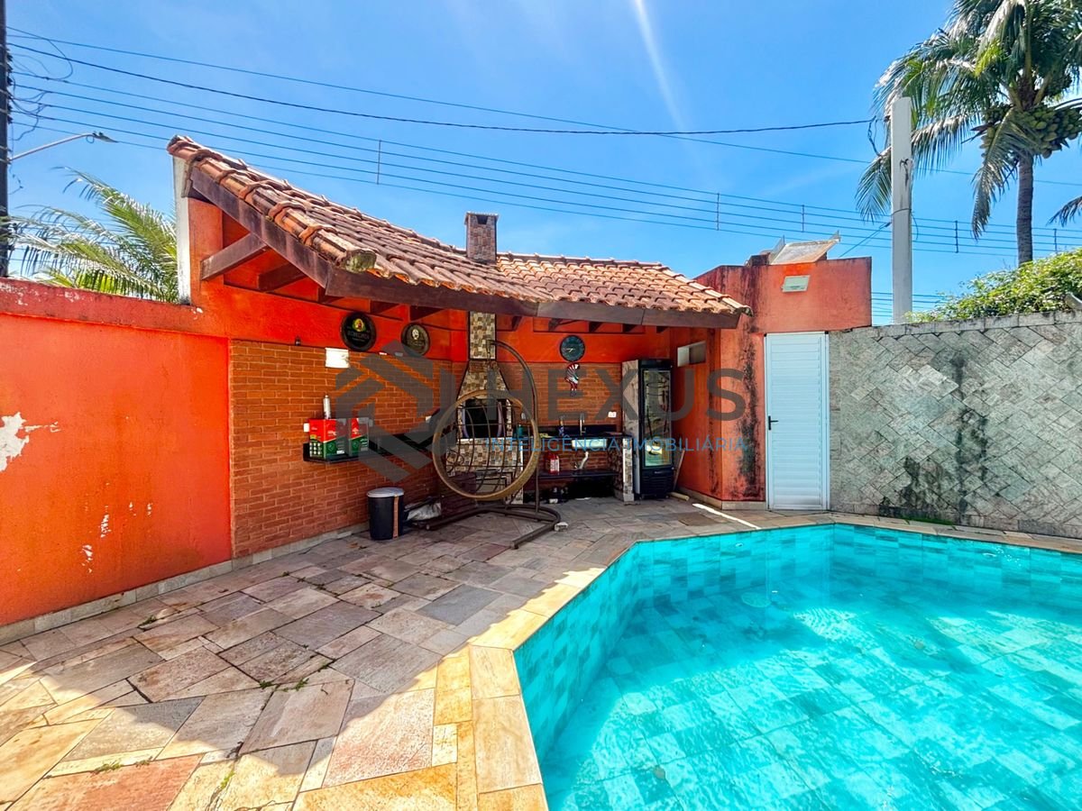 Foto 2 de Casa reformada com piscina e área gourmet no Jardim Acapulco, Guarujá