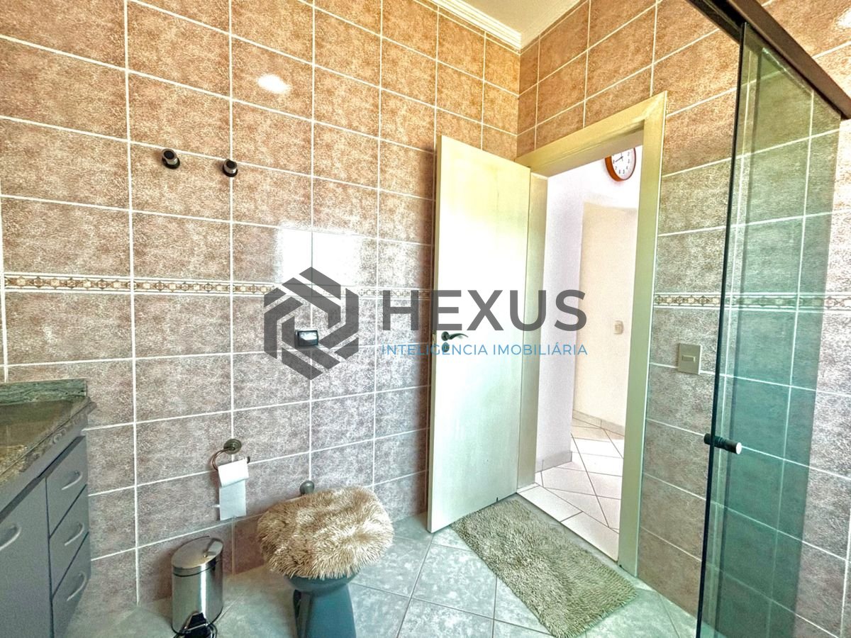 Foto 26 de Casa reformada com piscina e área gourmet no Jardim Acapulco, Guarujá