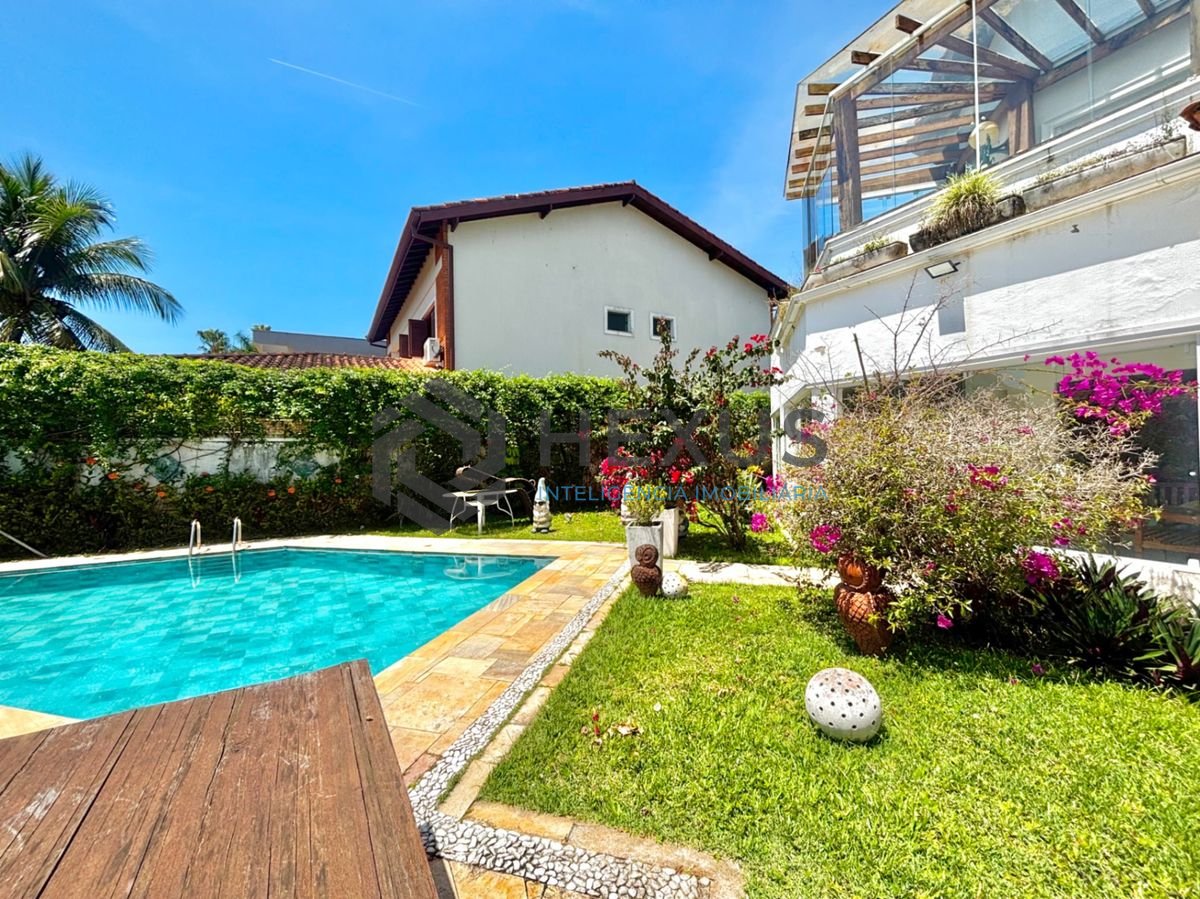 Foto 11 de Casa reformada com piscina e área gourmet no Jardim Acapulco, Guarujá