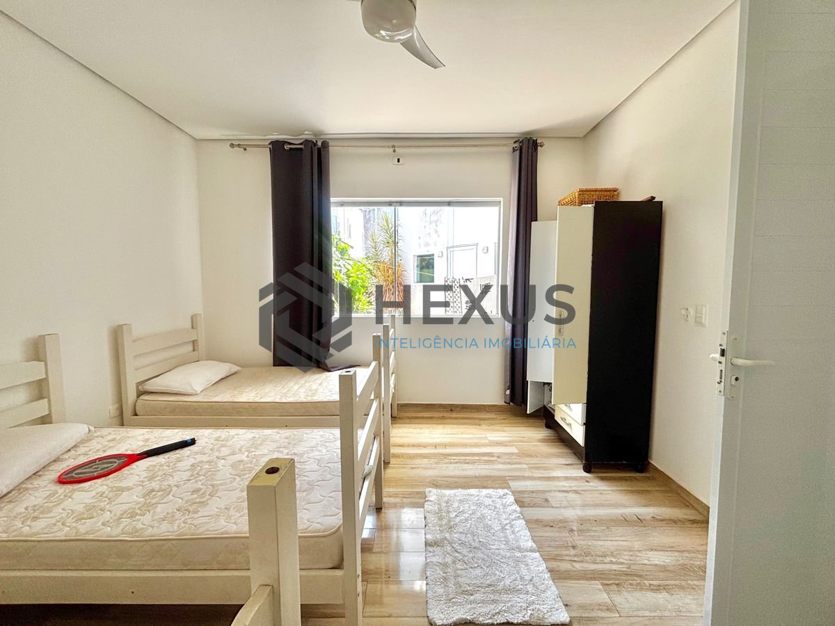 Foto 36 de Casa reformada com piscina e área gourmet no Jardim Acapulco, Guarujá