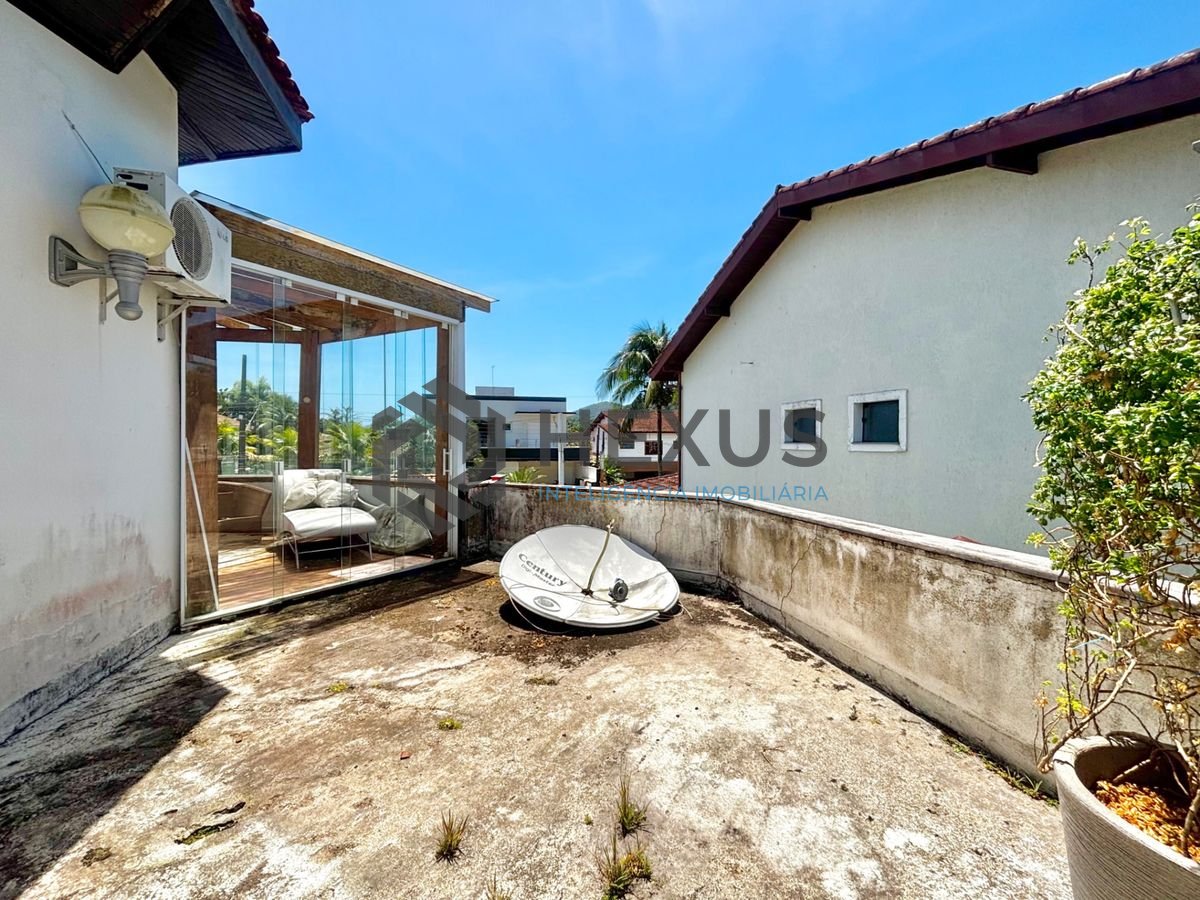 Foto 23 de Casa reformada com piscina e área gourmet no Jardim Acapulco, Guarujá