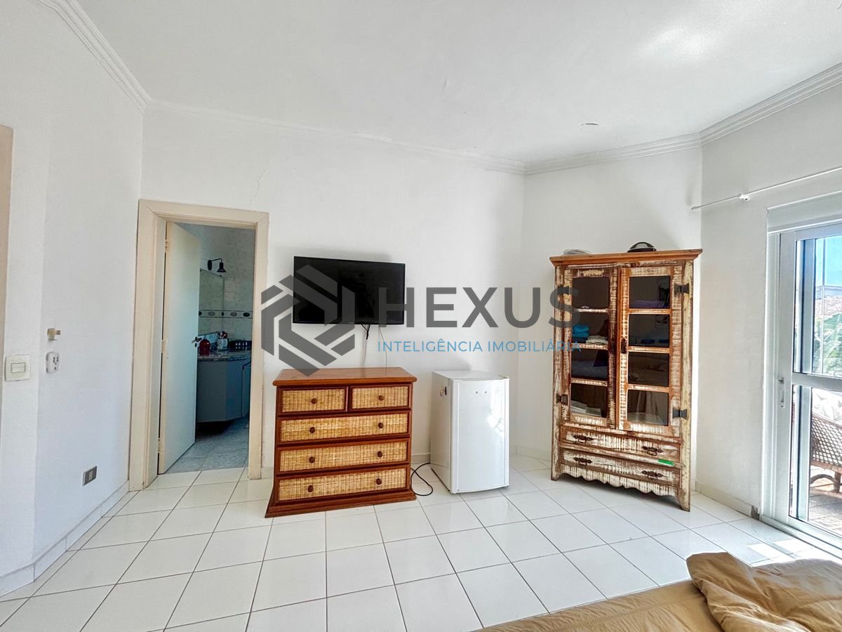 Foto 21 de Casa reformada com piscina e área gourmet no Jardim Acapulco, Guarujá