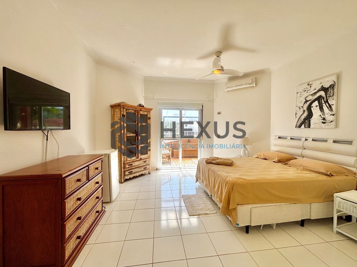 Foto 16 de Casa reformada com piscina e área gourmet no Jardim Acapulco, Guarujá