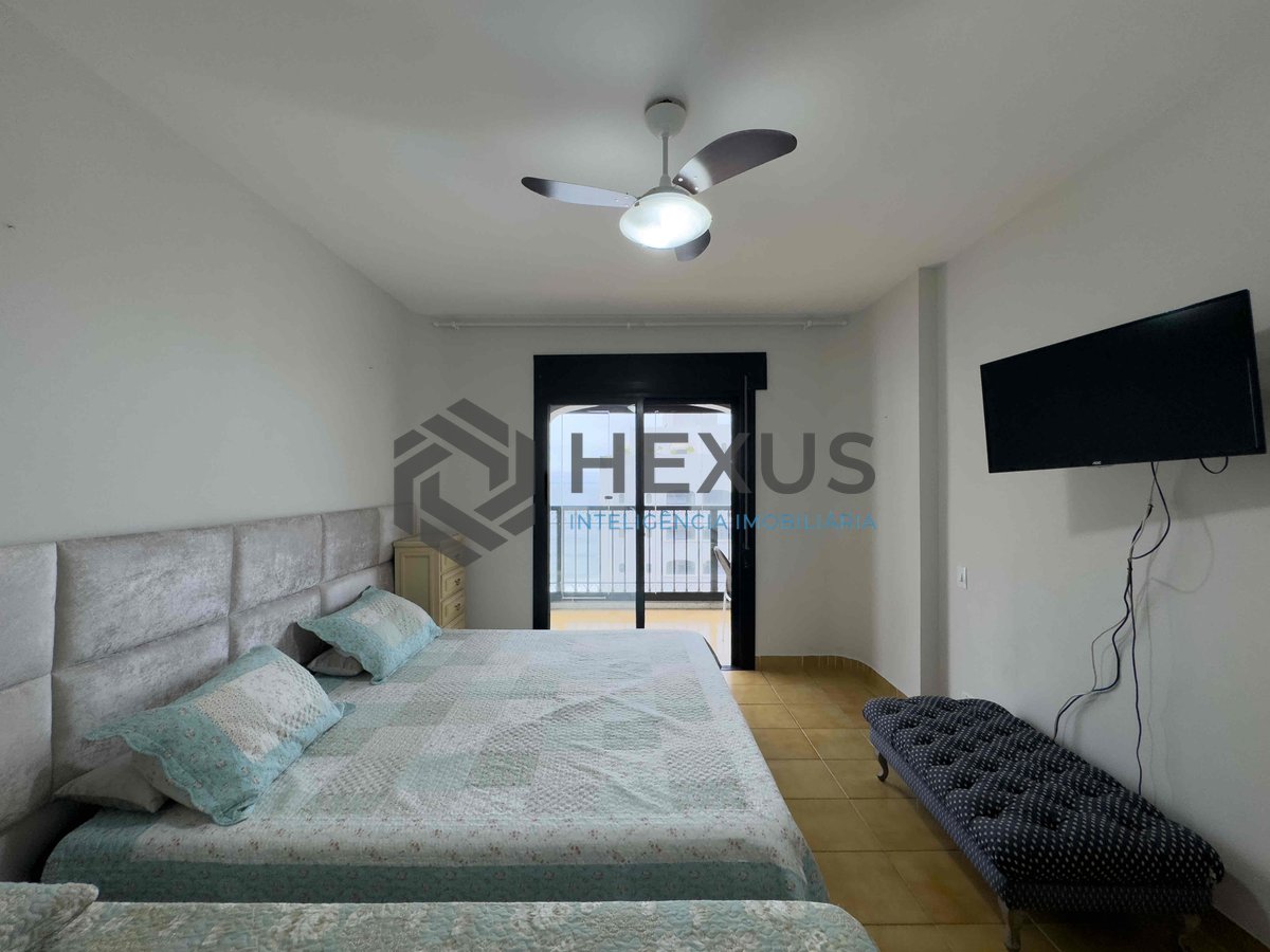 Foto 14 de Apartamento com varanda e vista mar a uma quadra da Praia das Pitangueiras à venda, Guarujá-SP.