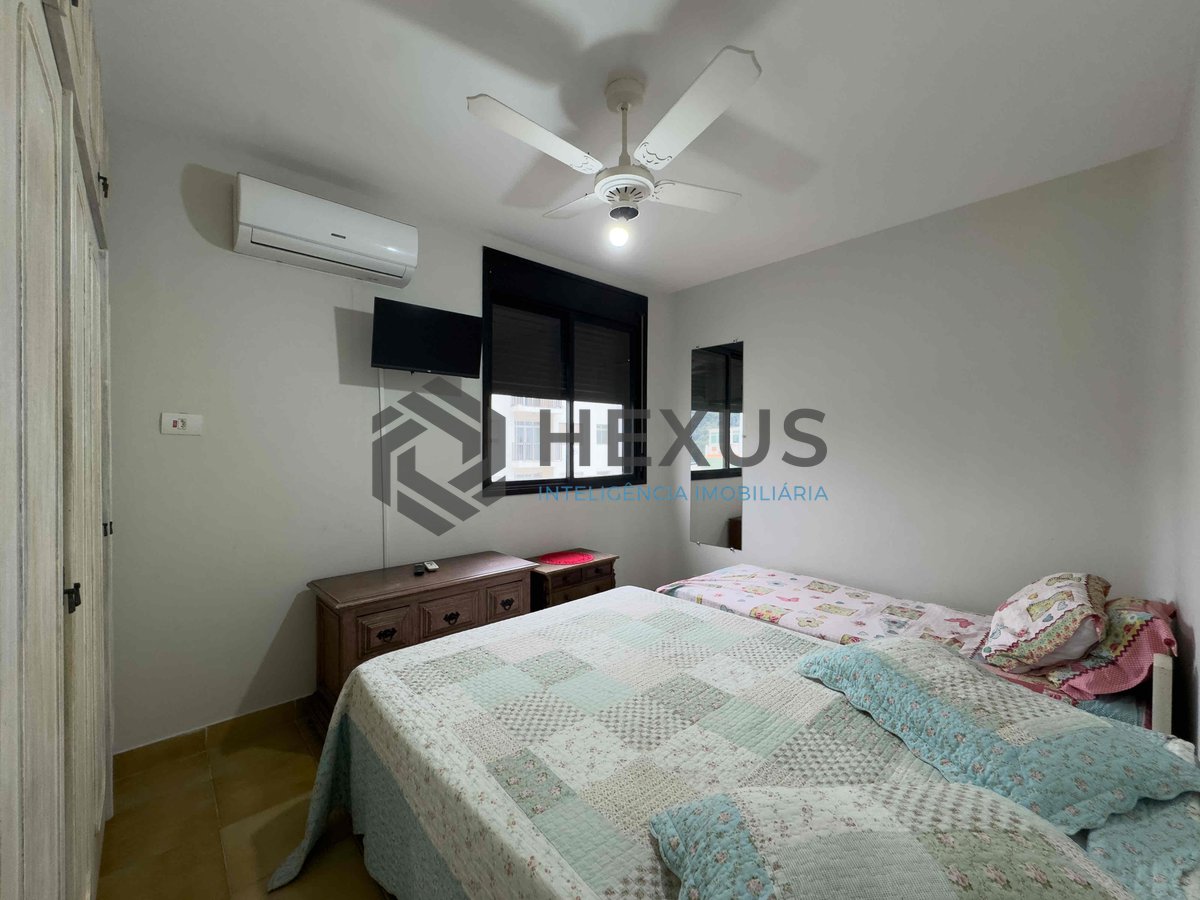 Foto 17 de Apartamento com varanda e vista mar a uma quadra da Praia das Pitangueiras à venda, Guarujá-SP.