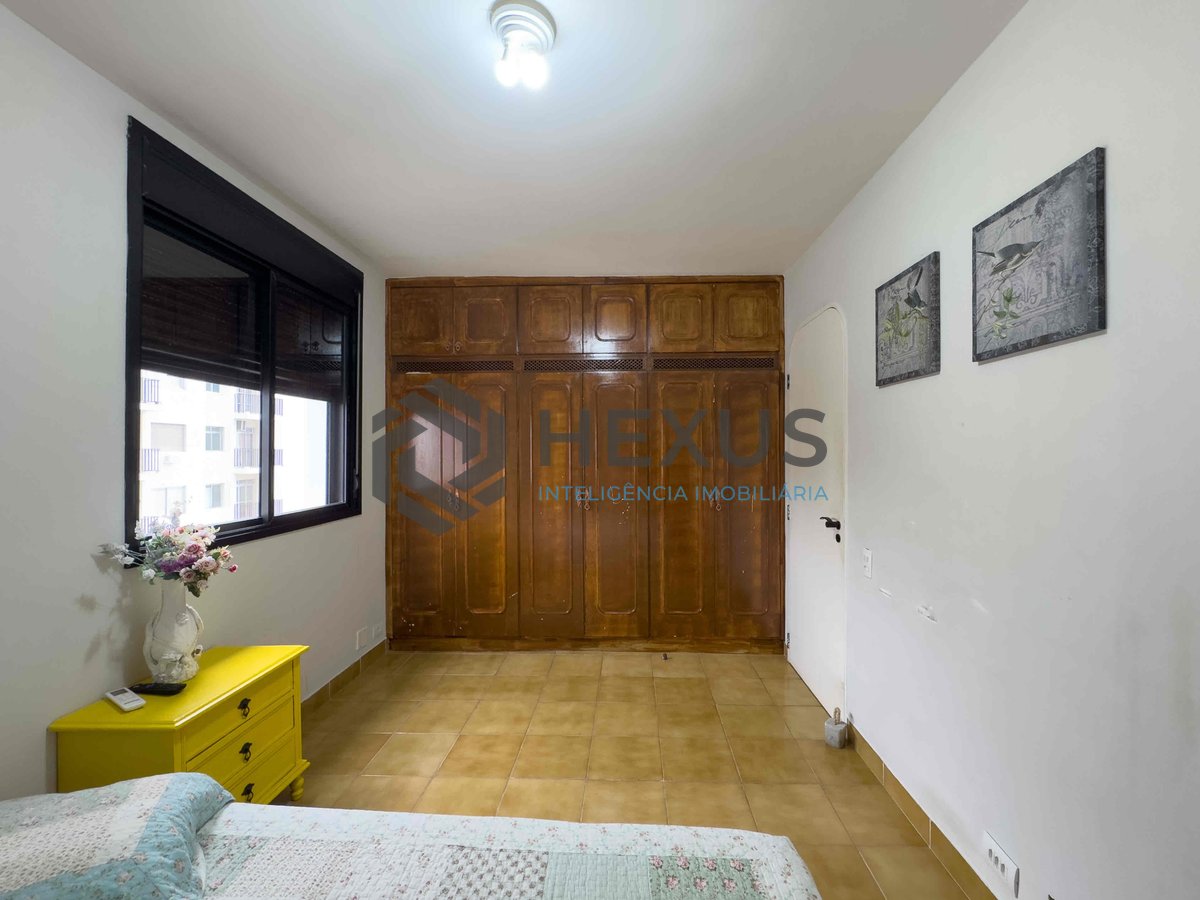 Foto 22 de Apartamento com varanda e vista mar a uma quadra da Praia das Pitangueiras à venda, Guarujá-SP.