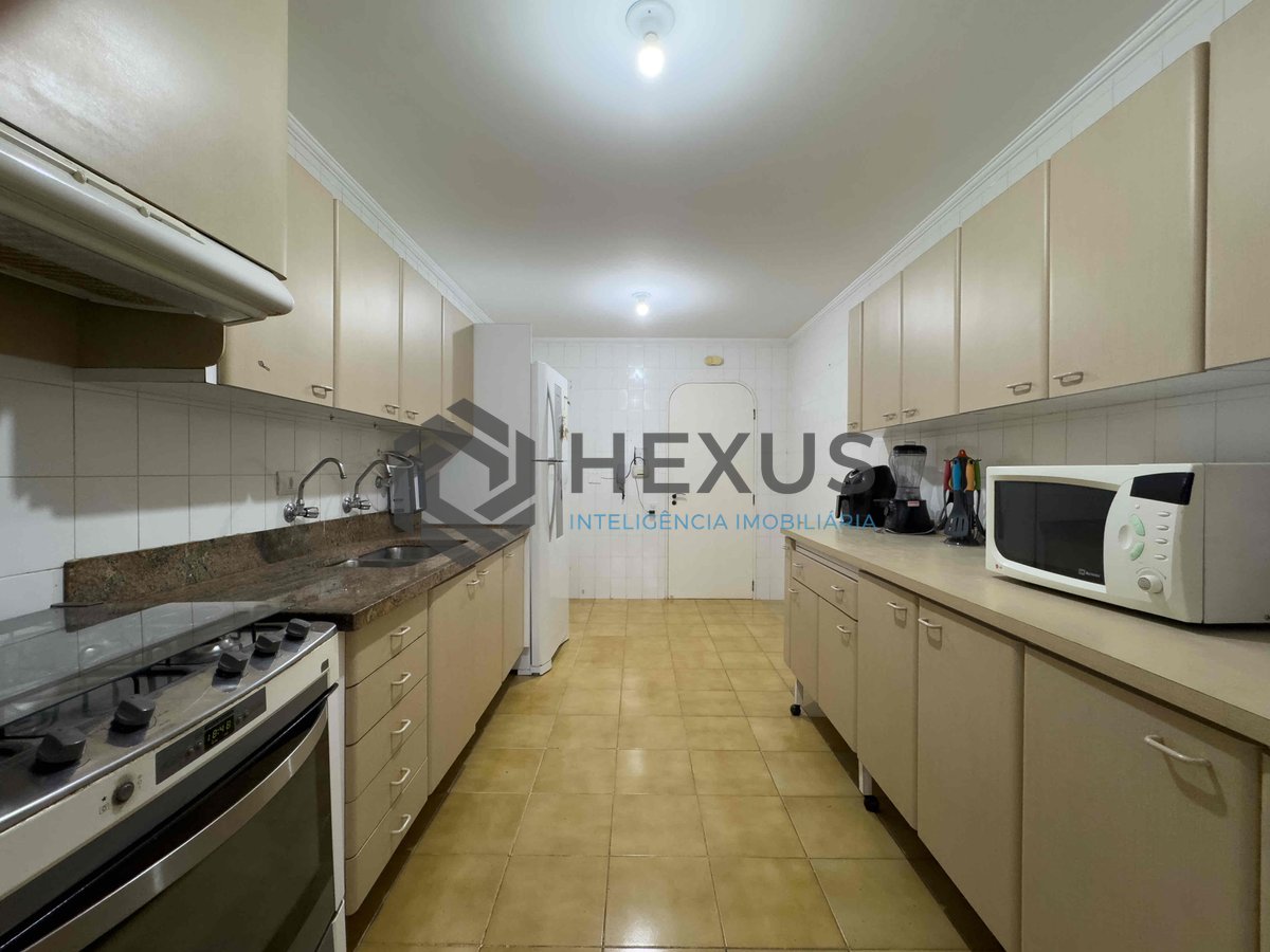 Foto 26 de Apartamento com varanda e vista mar a uma quadra da Praia das Pitangueiras à venda, Guarujá-SP.