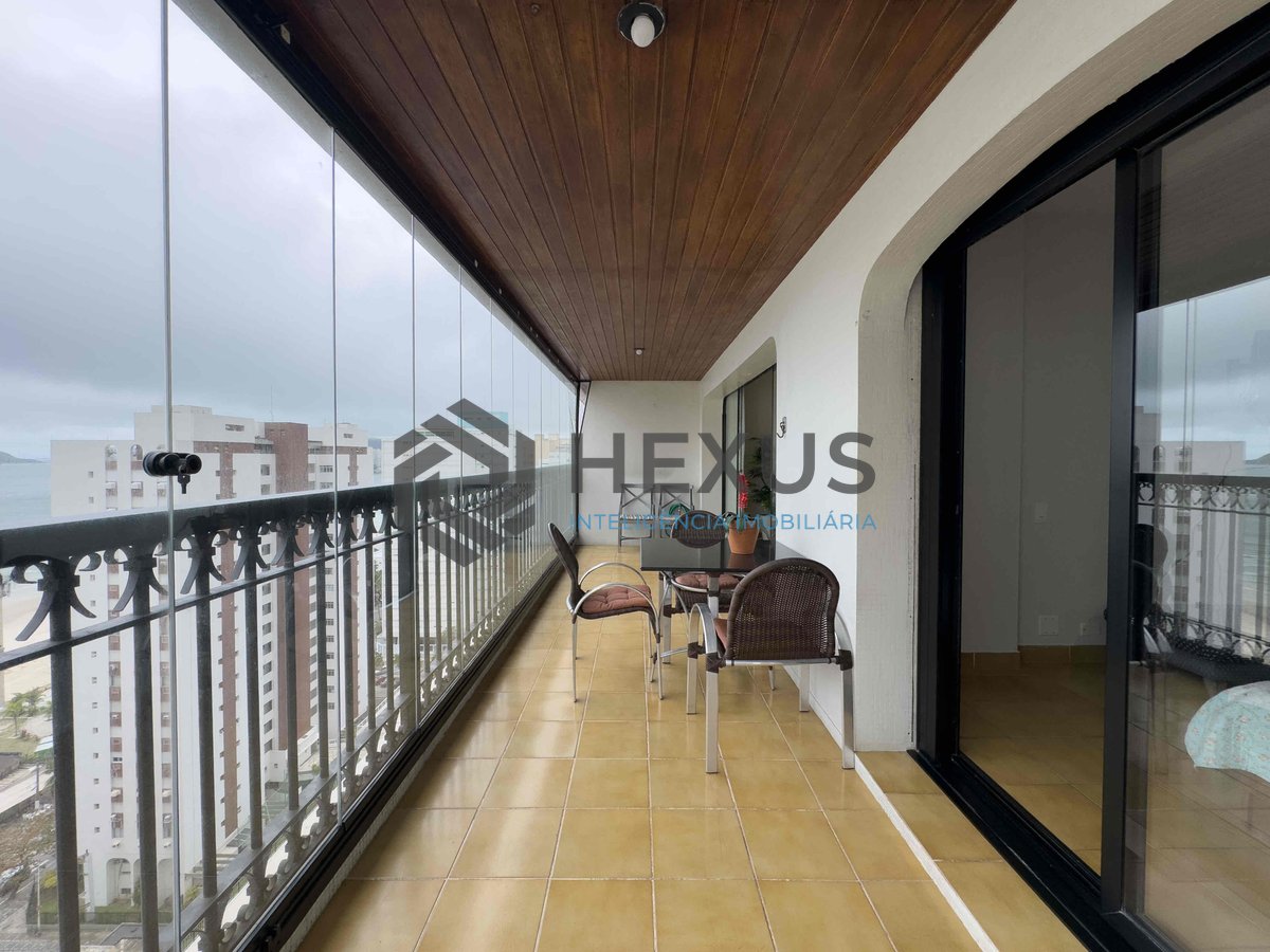 Foto 10 de Apartamento com varanda e vista mar a uma quadra da Praia das Pitangueiras à venda, Guarujá-SP.