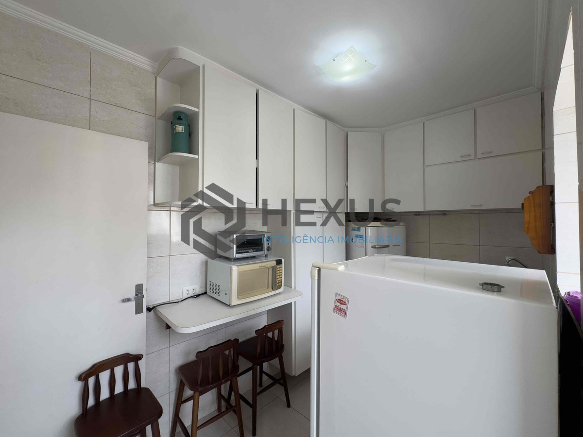 Foto 20 de Apartamento com varanda e vista mar na quadra-mar da Praia das Pitangueiras à venda, Guarujá-SP.