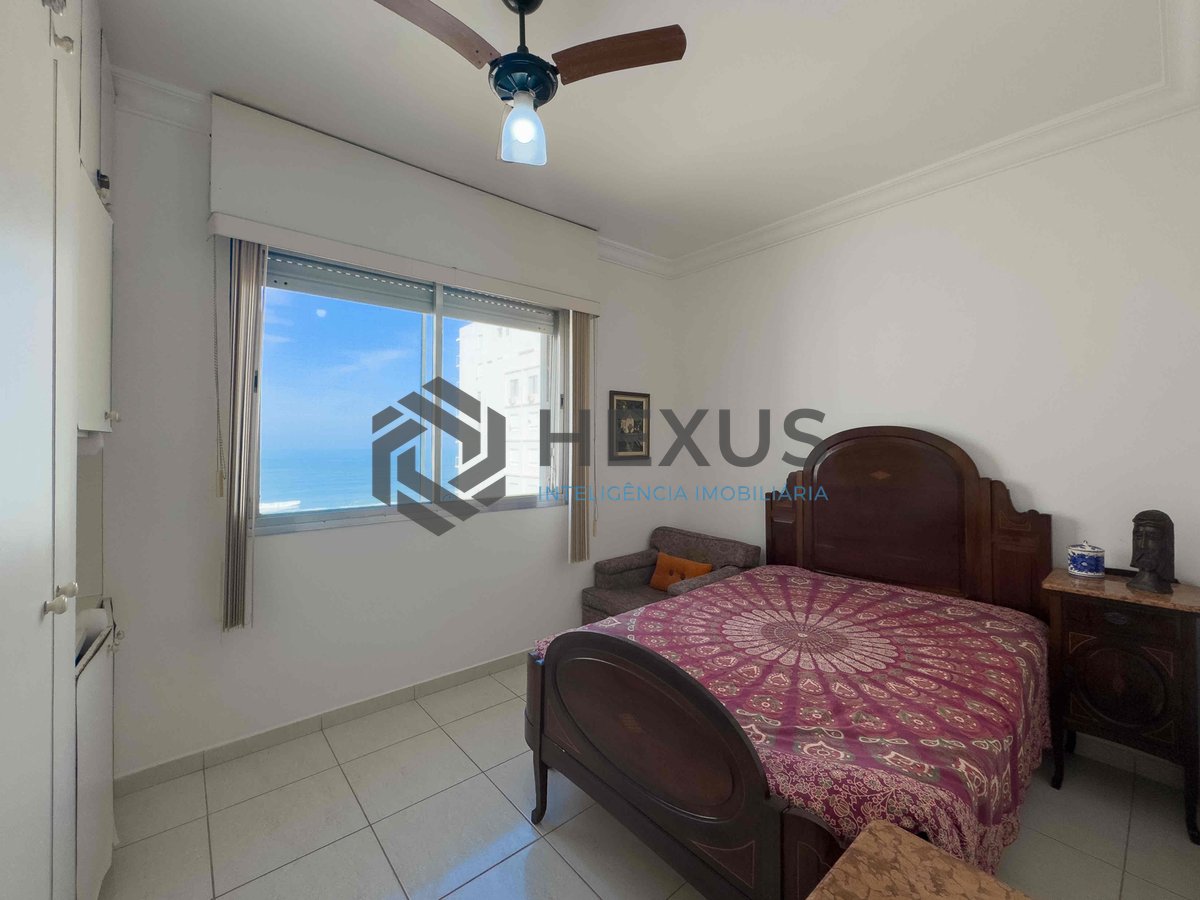 Foto 8 de Apartamento com varanda e vista mar na quadra-mar da Praia das Pitangueiras à venda, Guarujá-SP.