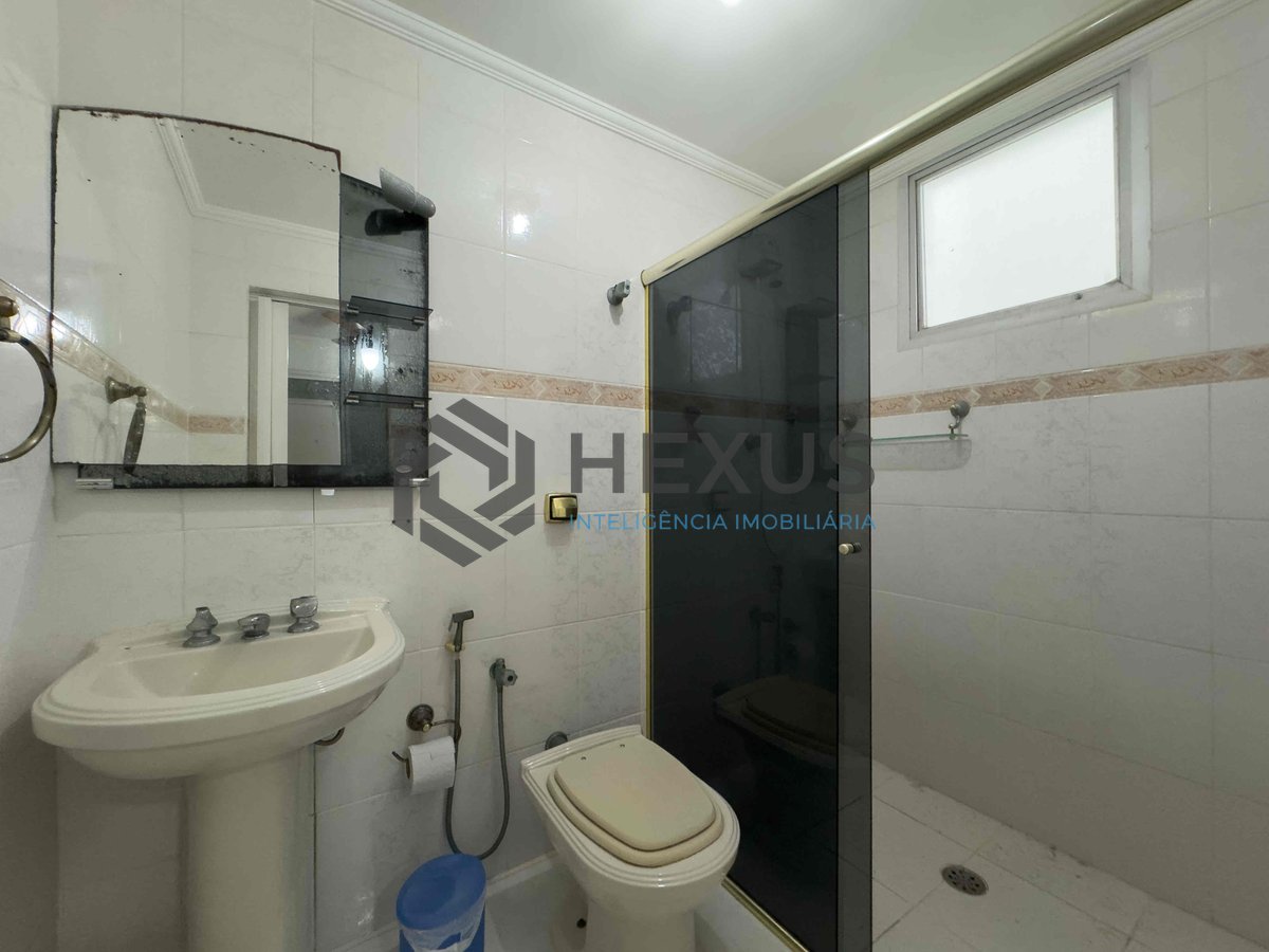 Foto 13 de Apartamento com varanda a 1 quadra do mar na Praia das Pitangueiras à venda, Guarujá-SP