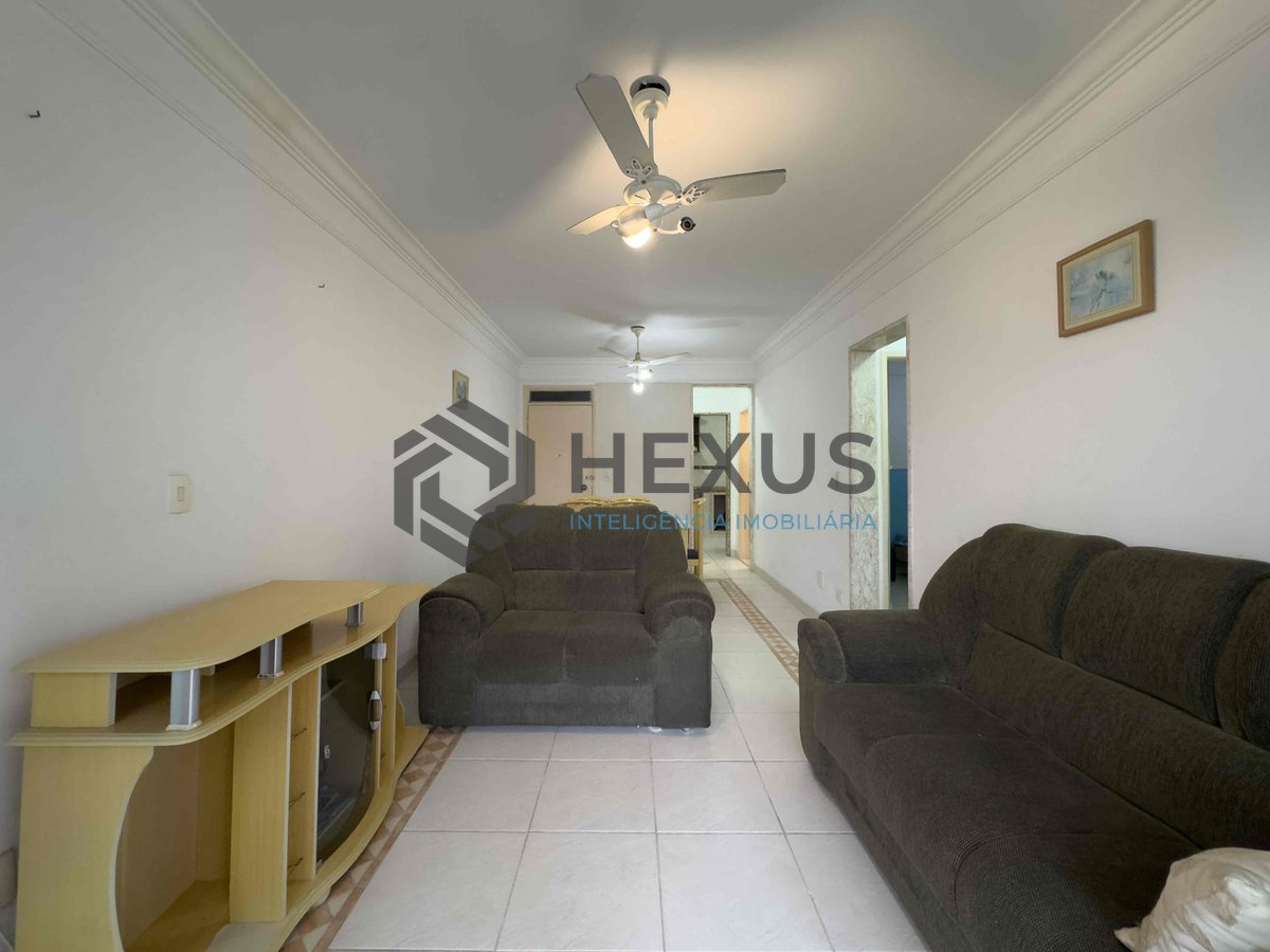 Foto 3 de Apartamento com varanda a 1 quadra do mar na Praia das Pitangueiras à venda, Guarujá-SP