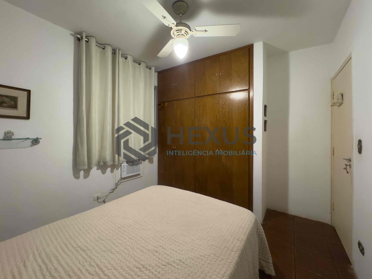 Foto 12 de Apartamento com varanda a 1 quadra do mar na Praia das Pitangueiras, Guaruja