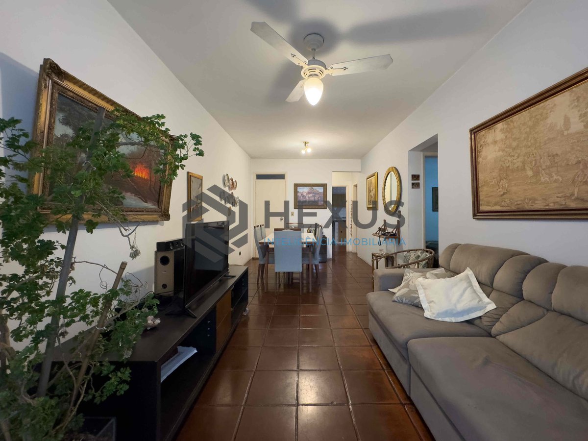 Foto 4 de Apartamento com varanda a 1 quadra do mar na Praia das Pitangueiras, Guaruja