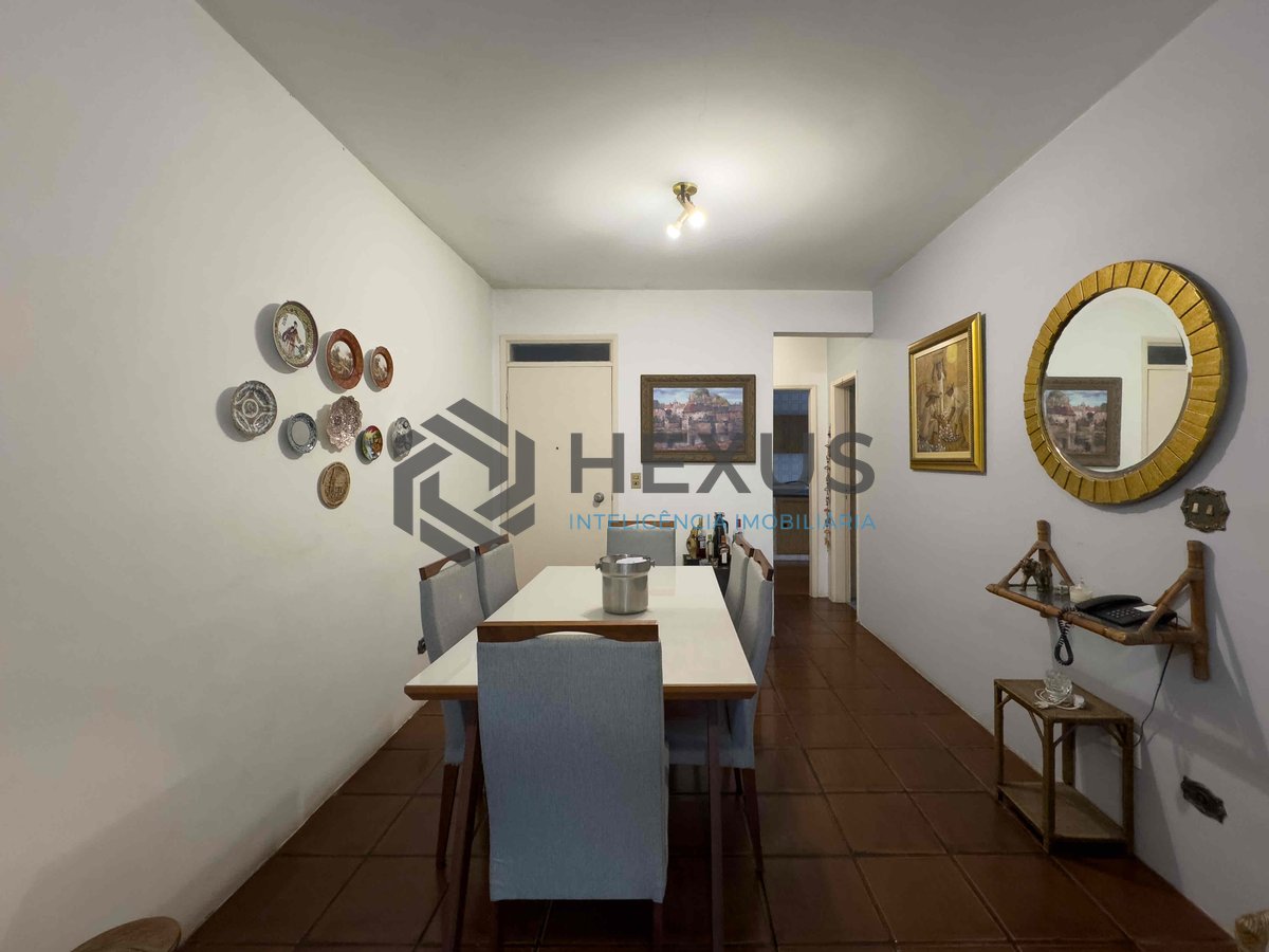 Foto 5 de Apartamento com varanda a 1 quadra do mar na Praia das Pitangueiras, Guaruja