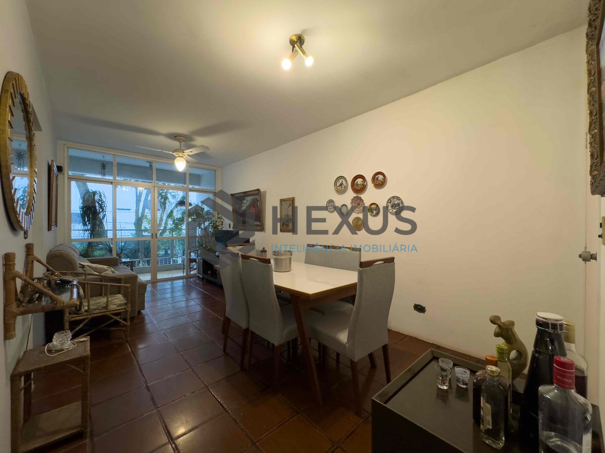 Foto 6 de Apartamento com varanda a 1 quadra do mar na Praia das Pitangueiras, Guaruja