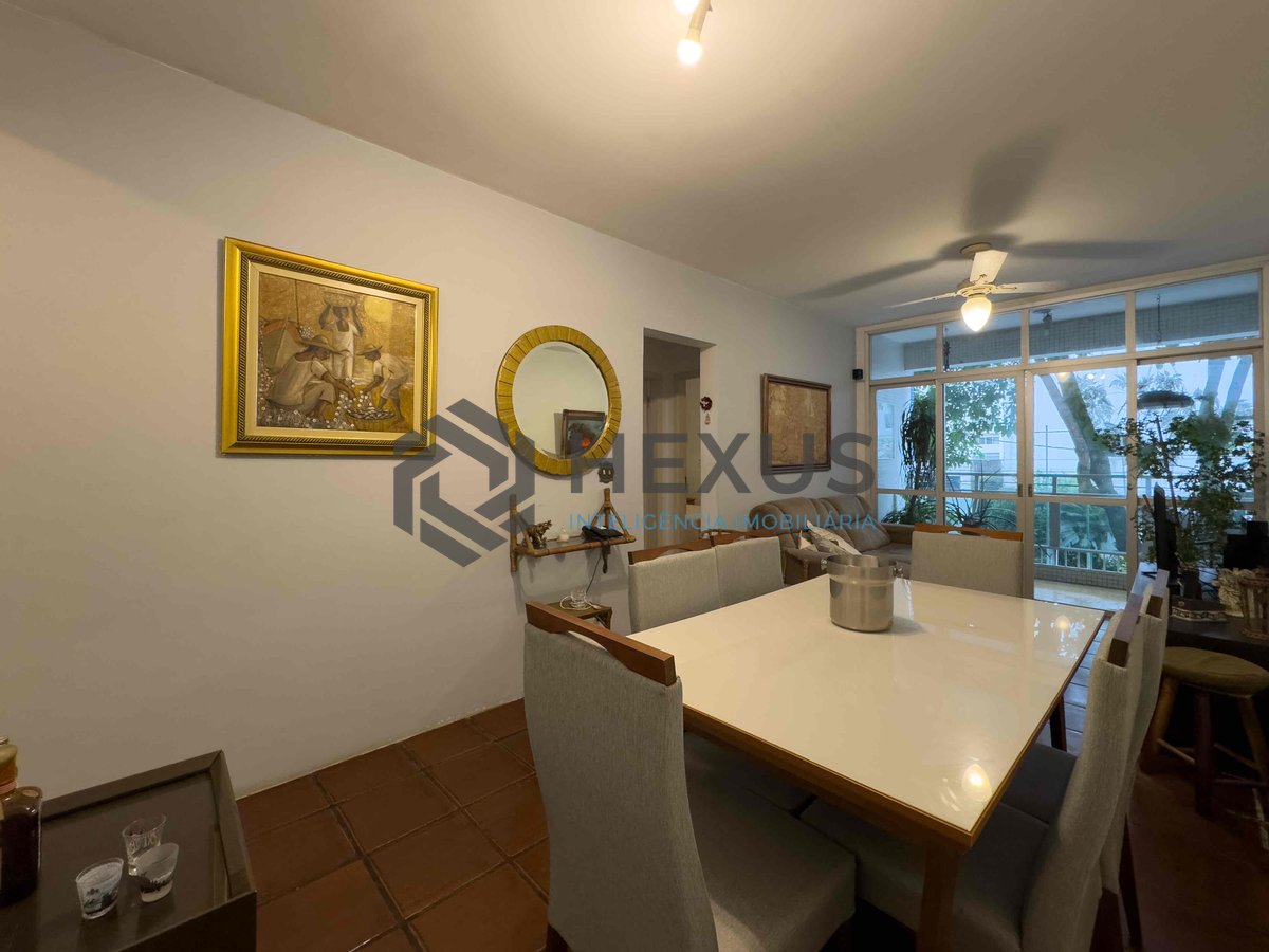 Foto 7 de Apartamento com varanda a 1 quadra do mar na Praia das Pitangueiras, Guaruja
