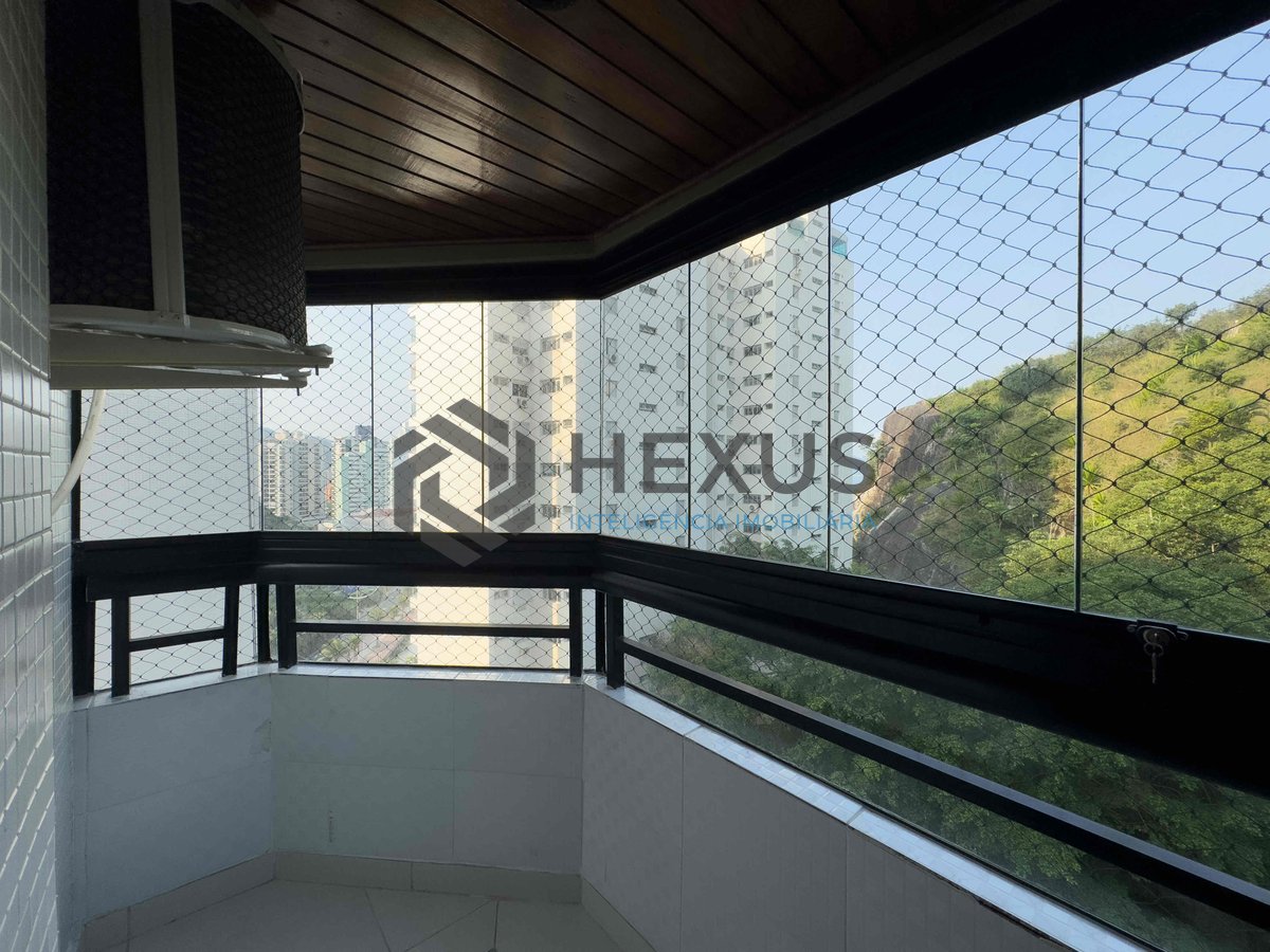 Foto 18 de Apartamento com varanda e lazer na beira mar da Praia das Pitangueiras, Guaruja