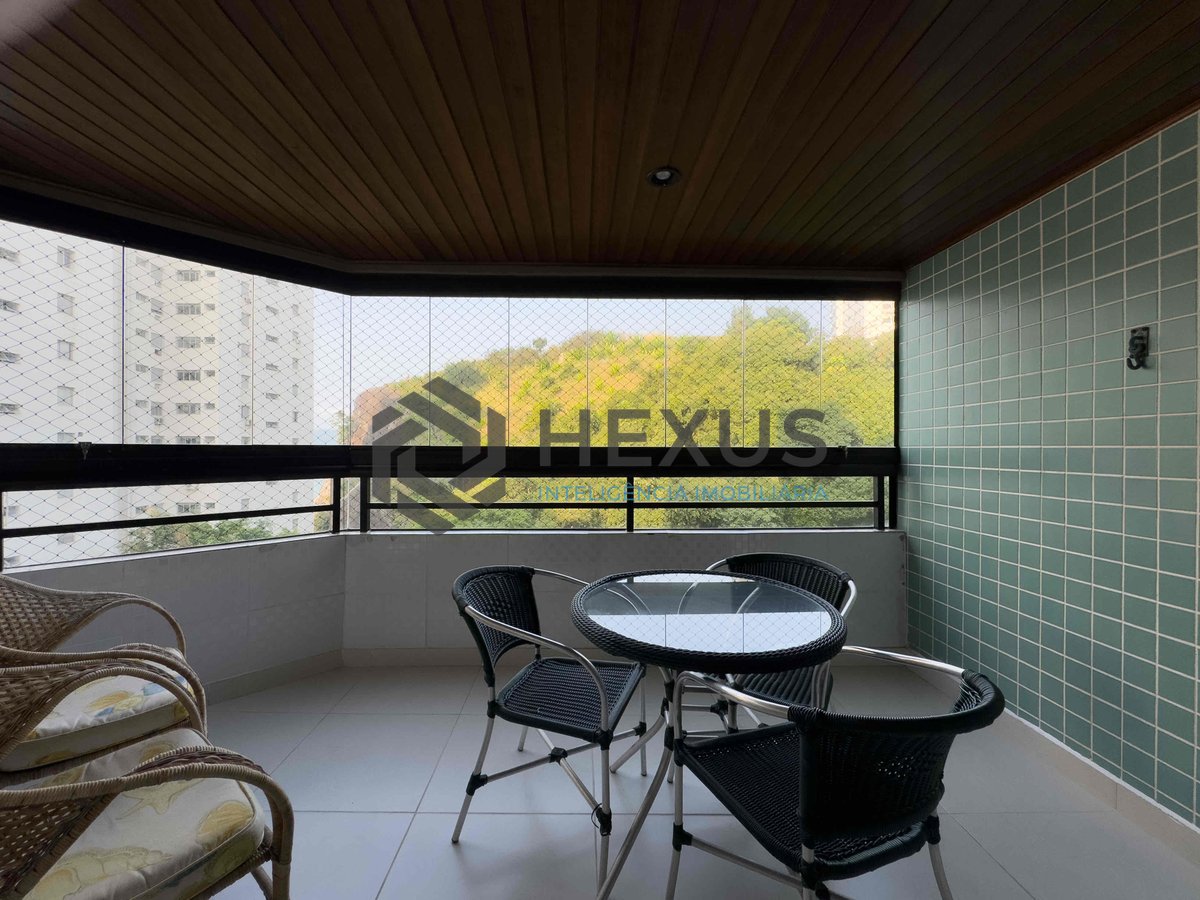 Foto 4 de Apartamento com varanda e lazer na beira mar da Praia das Pitangueiras, Guaruja