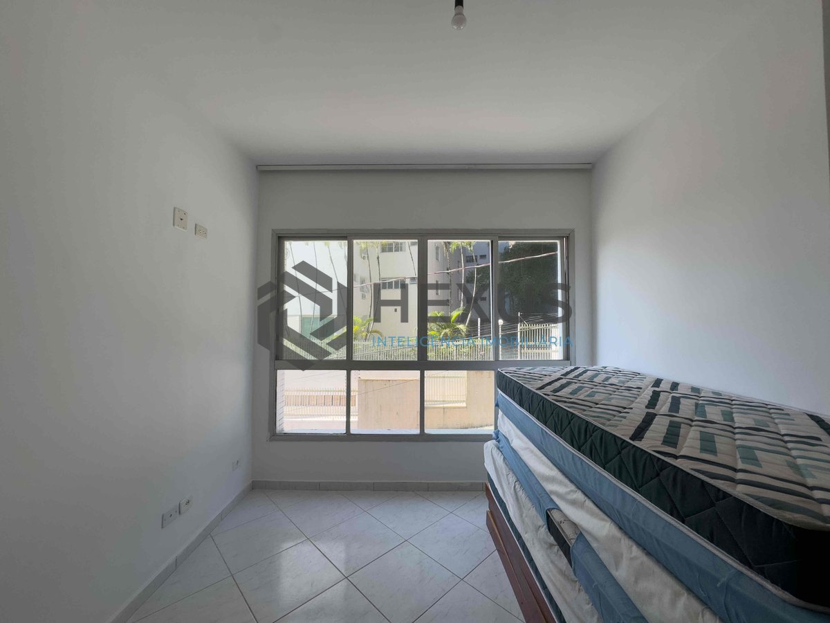 Foto 13 de Apartamento com varanda e vista mar na beira mar da Praia das Pitangueiras, Guaruja