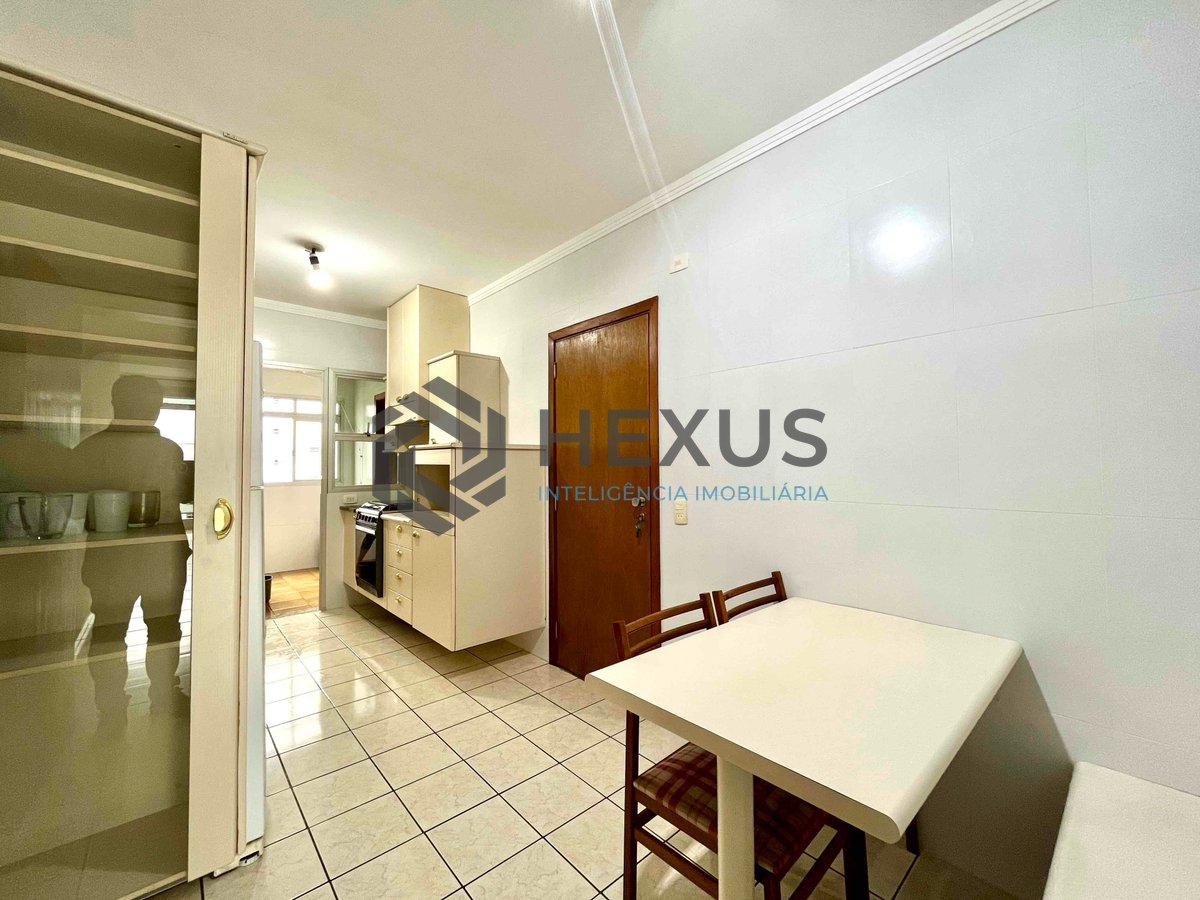 Foto 18 de Apartamento com varanda e vista mar a uma quadra da Praia das Pitangueiras de 3 quartos (1 suíte), 1 vaga, Guarujá-SP.