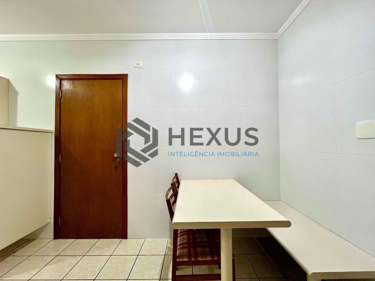 Foto 19 de Apartamento com varanda e vista mar a uma quadra da Praia das Pitangueiras de 3 quartos (1 suíte), 1 vaga, Guarujá-SP.