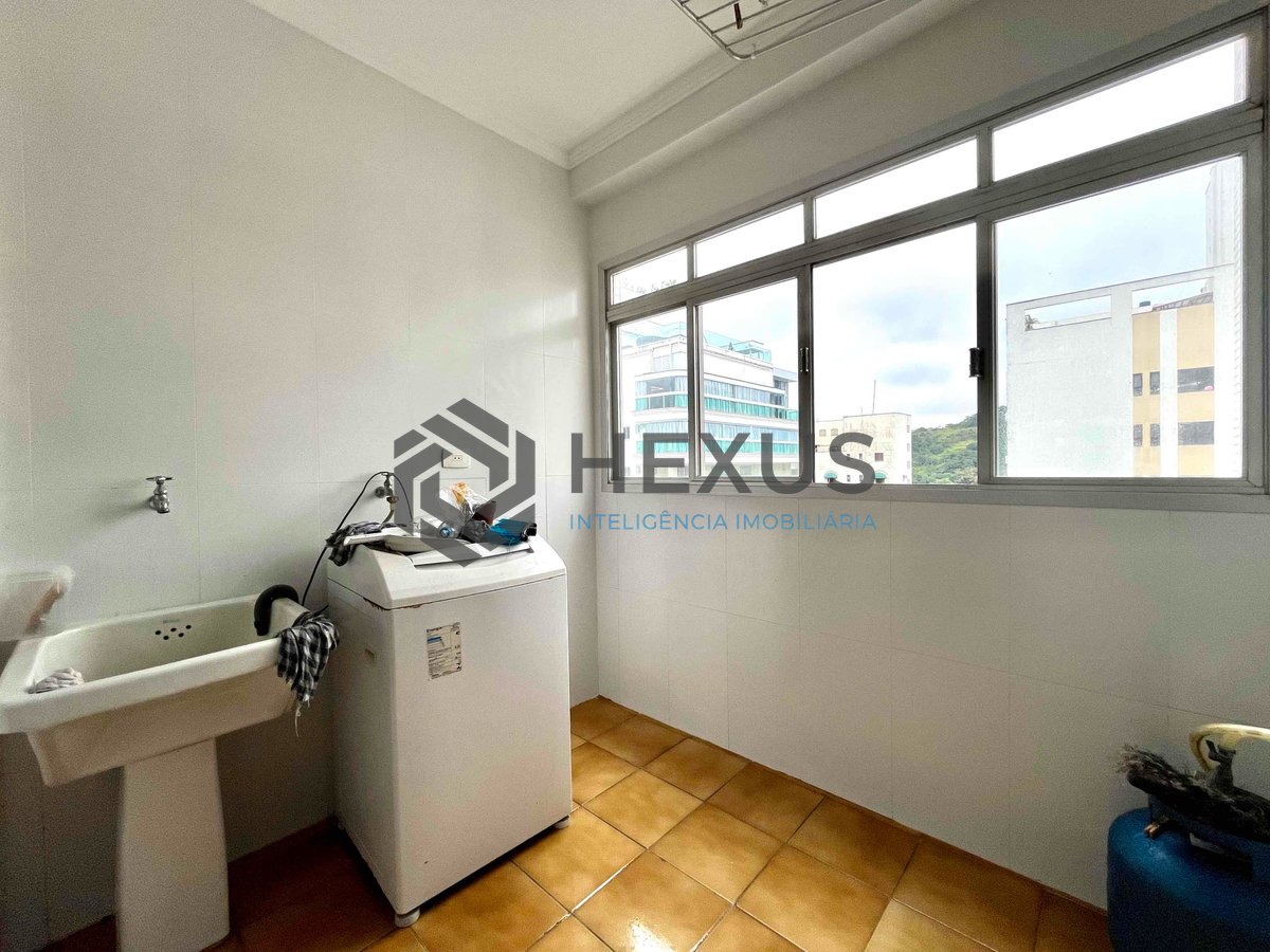 Foto 25 de Apartamento com varanda e vista mar a uma quadra da Praia das Pitangueiras de 3 quartos (1 suíte), 1 vaga, Guarujá-SP.